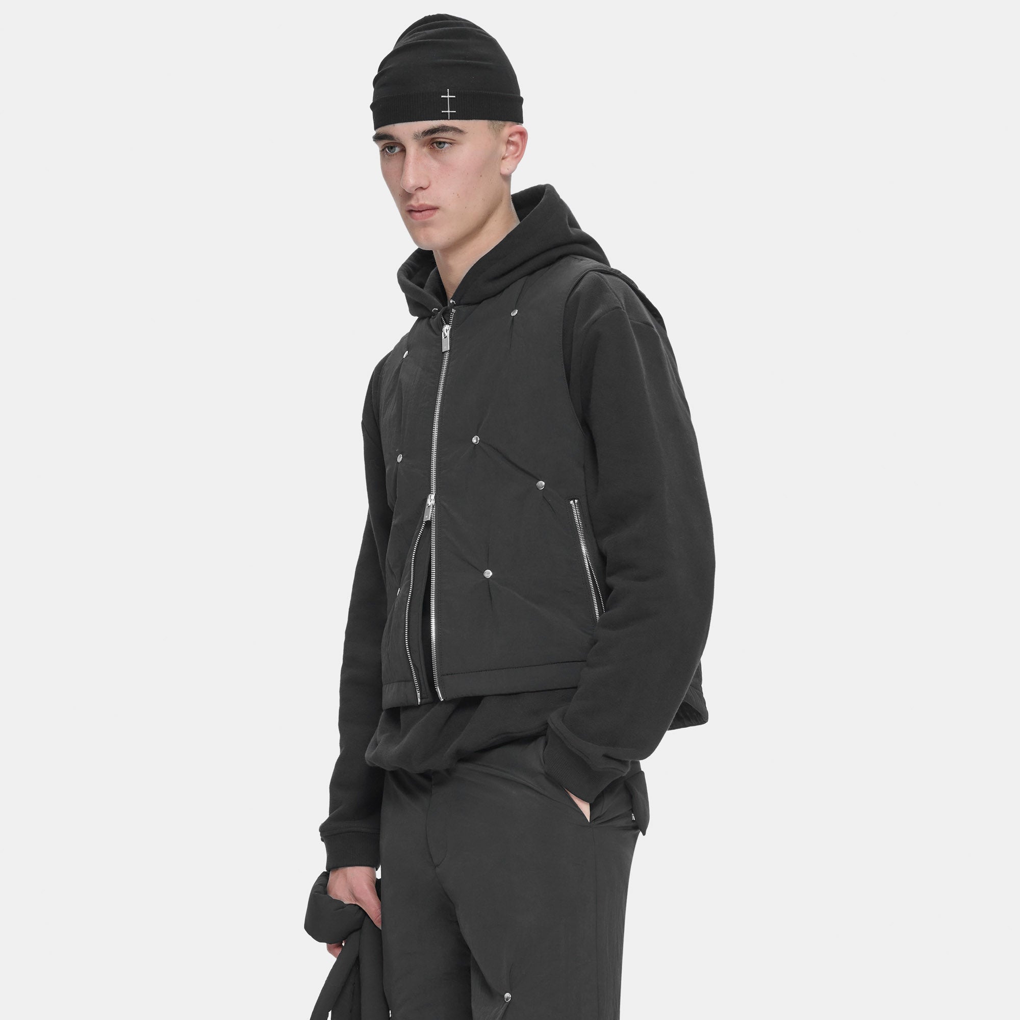 HE, product: VOX VEST (Fig. 4)
