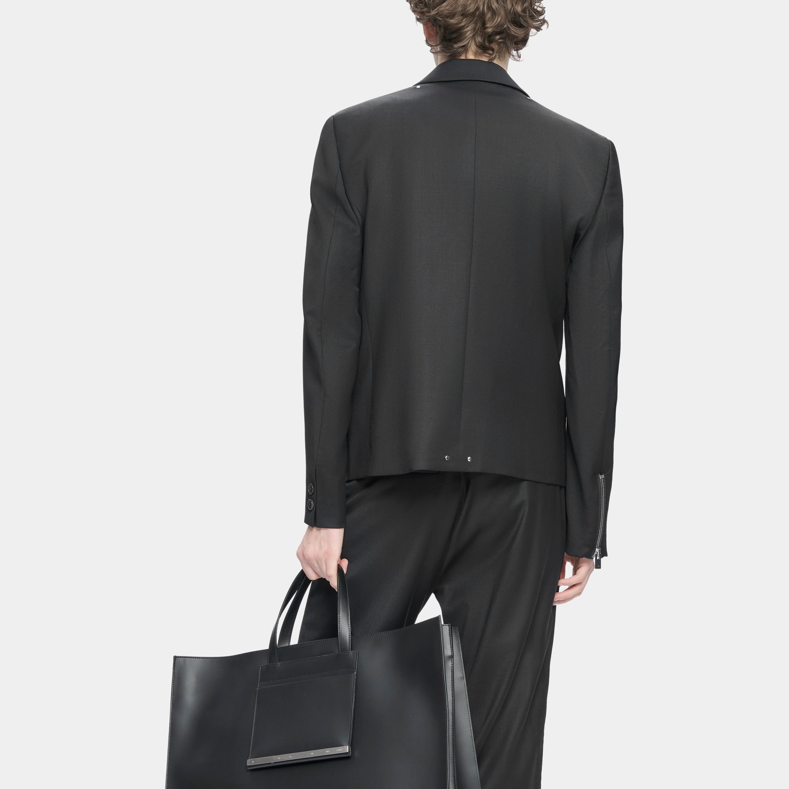 HE, product: LICHTSCHWARZES MASSGESCHNEIDERTES JACKETT (Fig. 6)