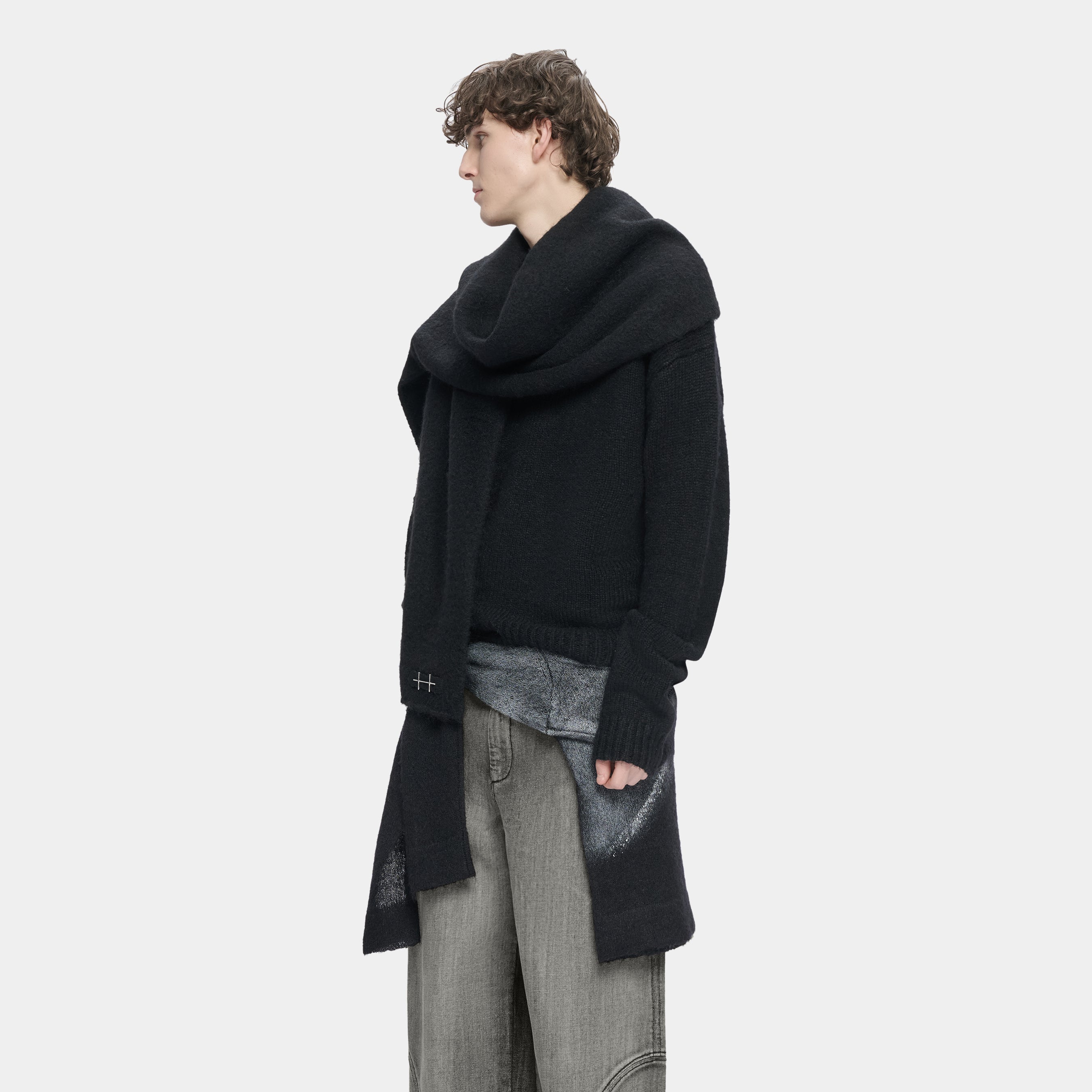 HE, product: ROAN ALPACA KNIT (Fig. 9)