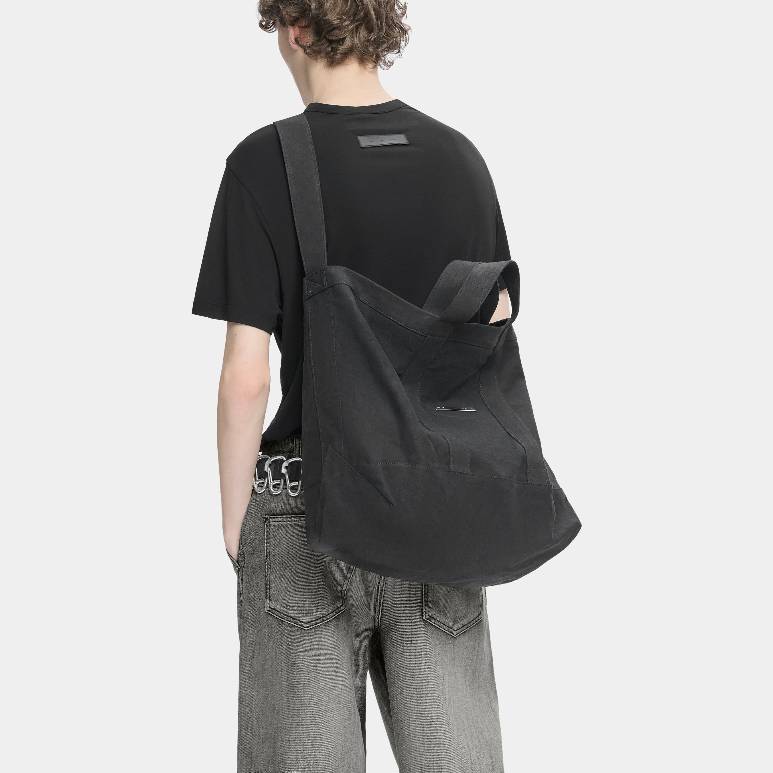 HE, product: SHIRE TOTE (Fig. 3)