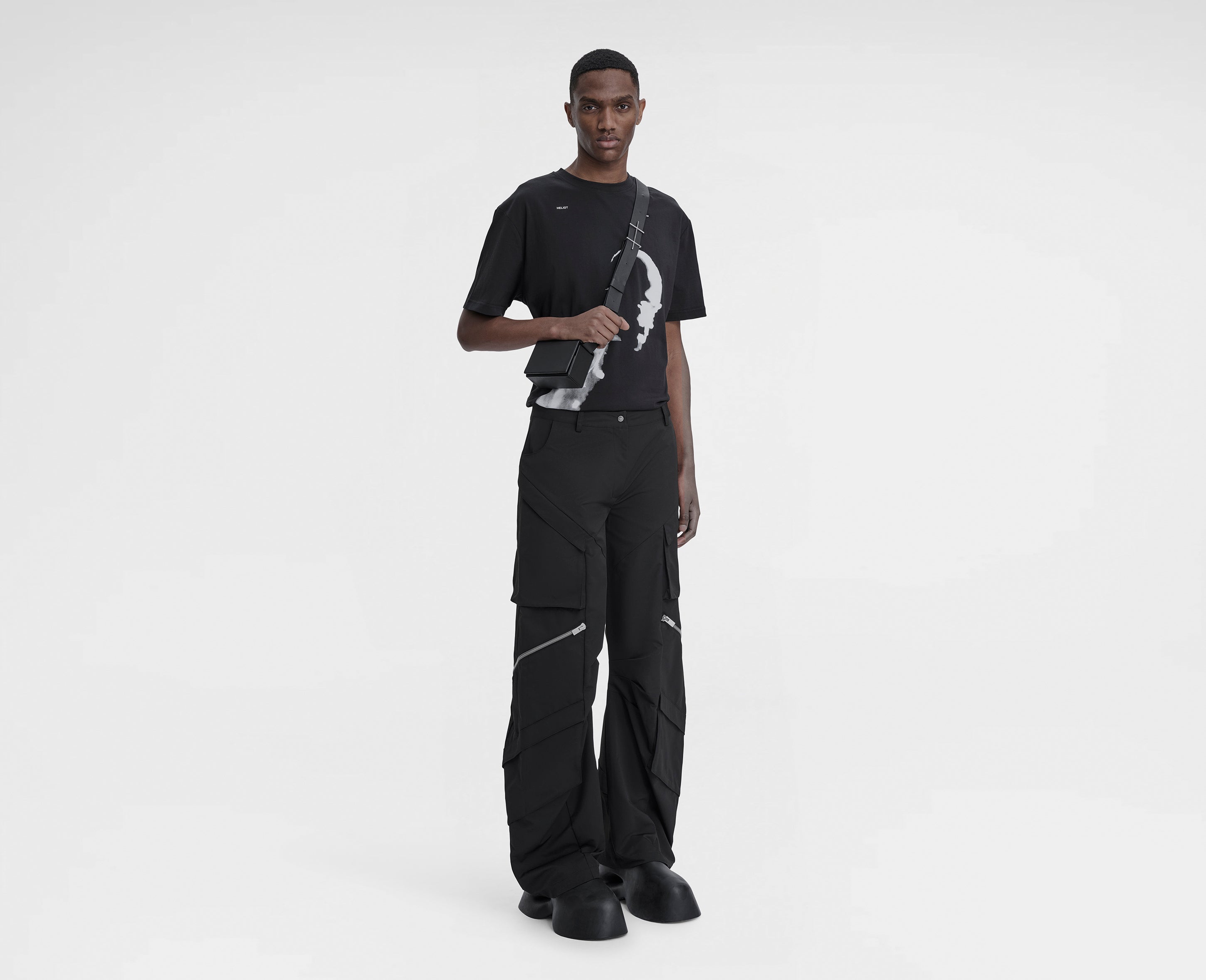 HE, product: COROLLA WALLET (Fig. 3)