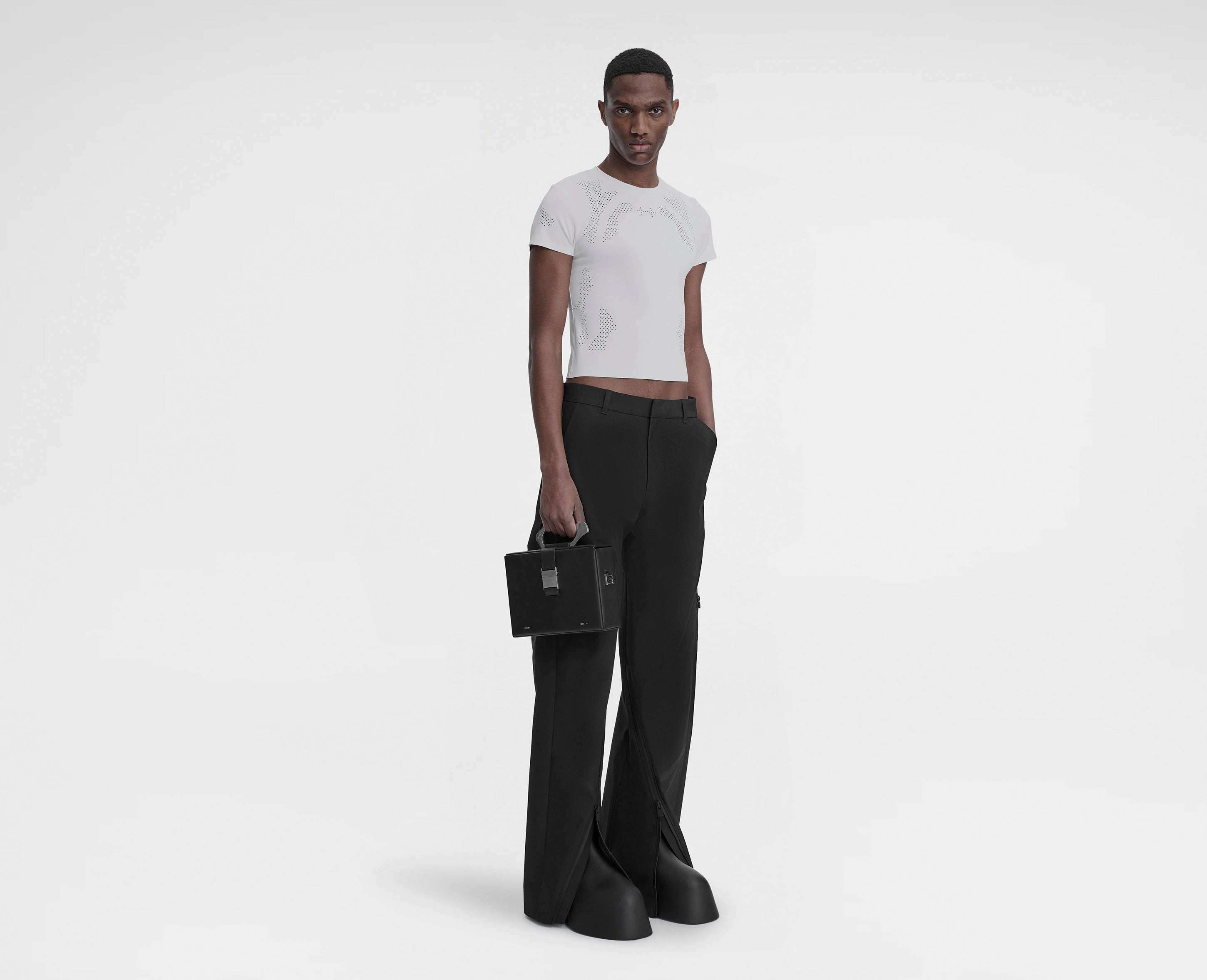 HE, product: INTINE T-SHIRT (Fig. 6)