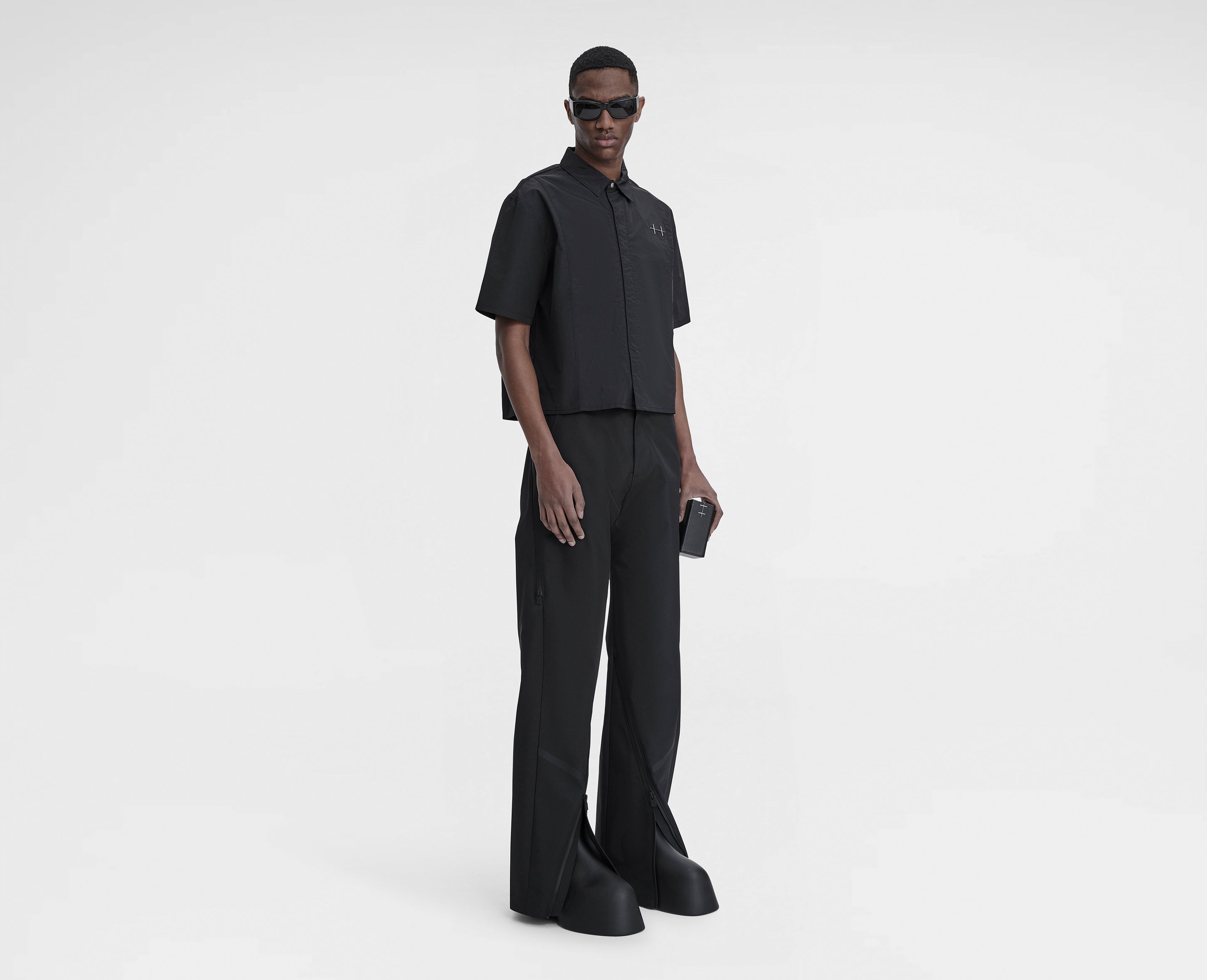 HE, product: PLICATE SHIRT (Fig. 4)