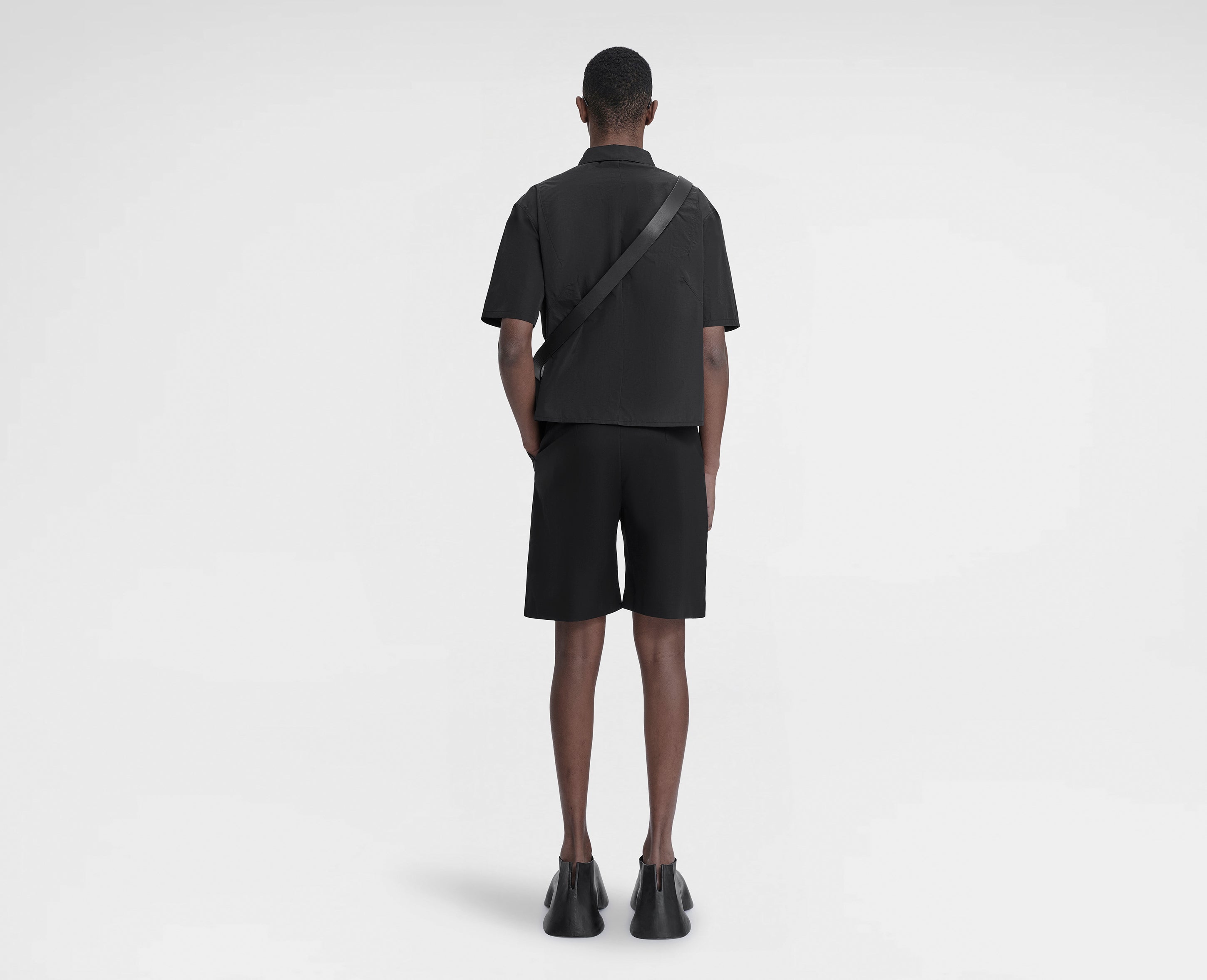 HE, product: SEPAL TAILORED SHORTS (Fig. 7)