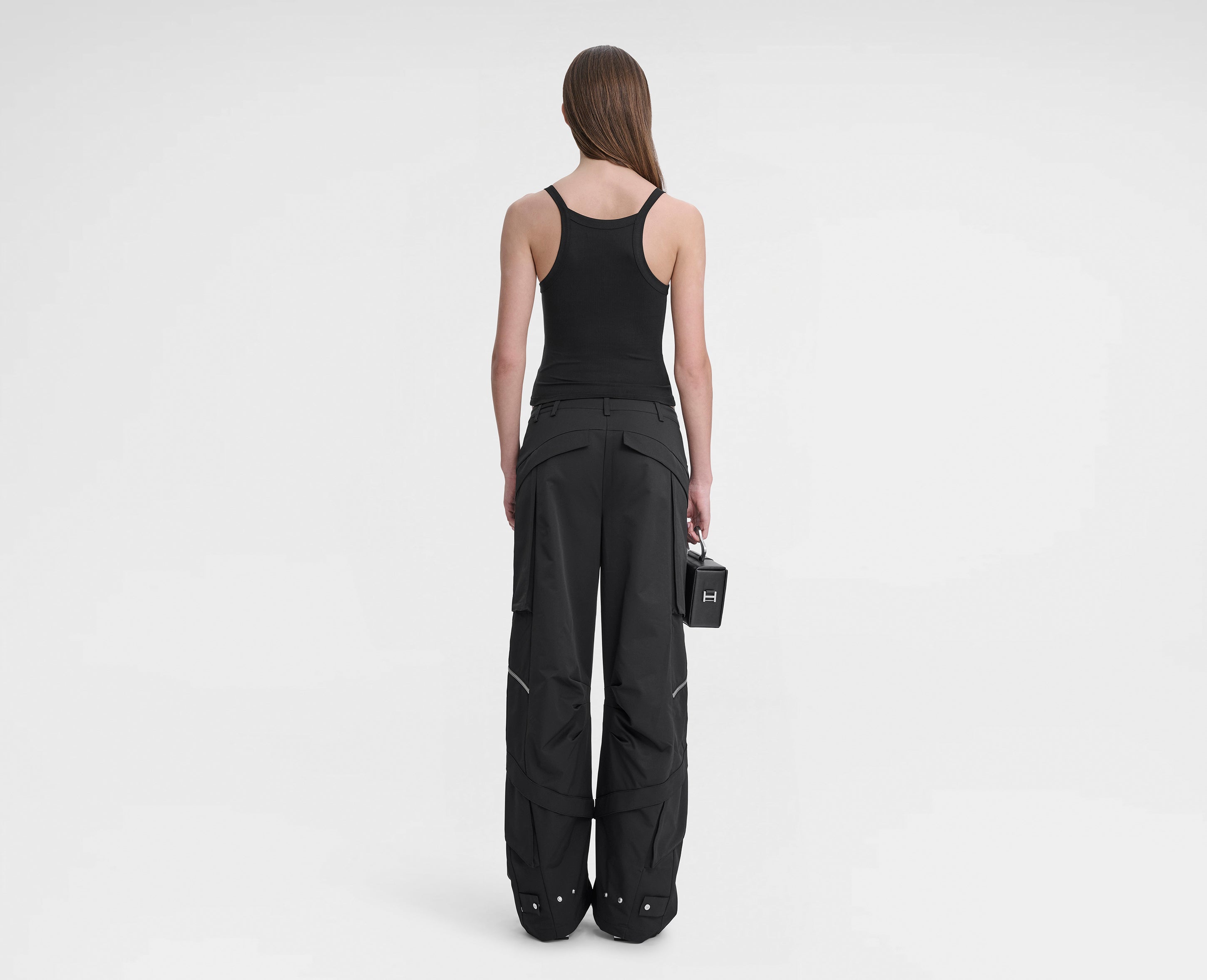 HE, product: CONNIVENT TANK TOP (Fig. 4)