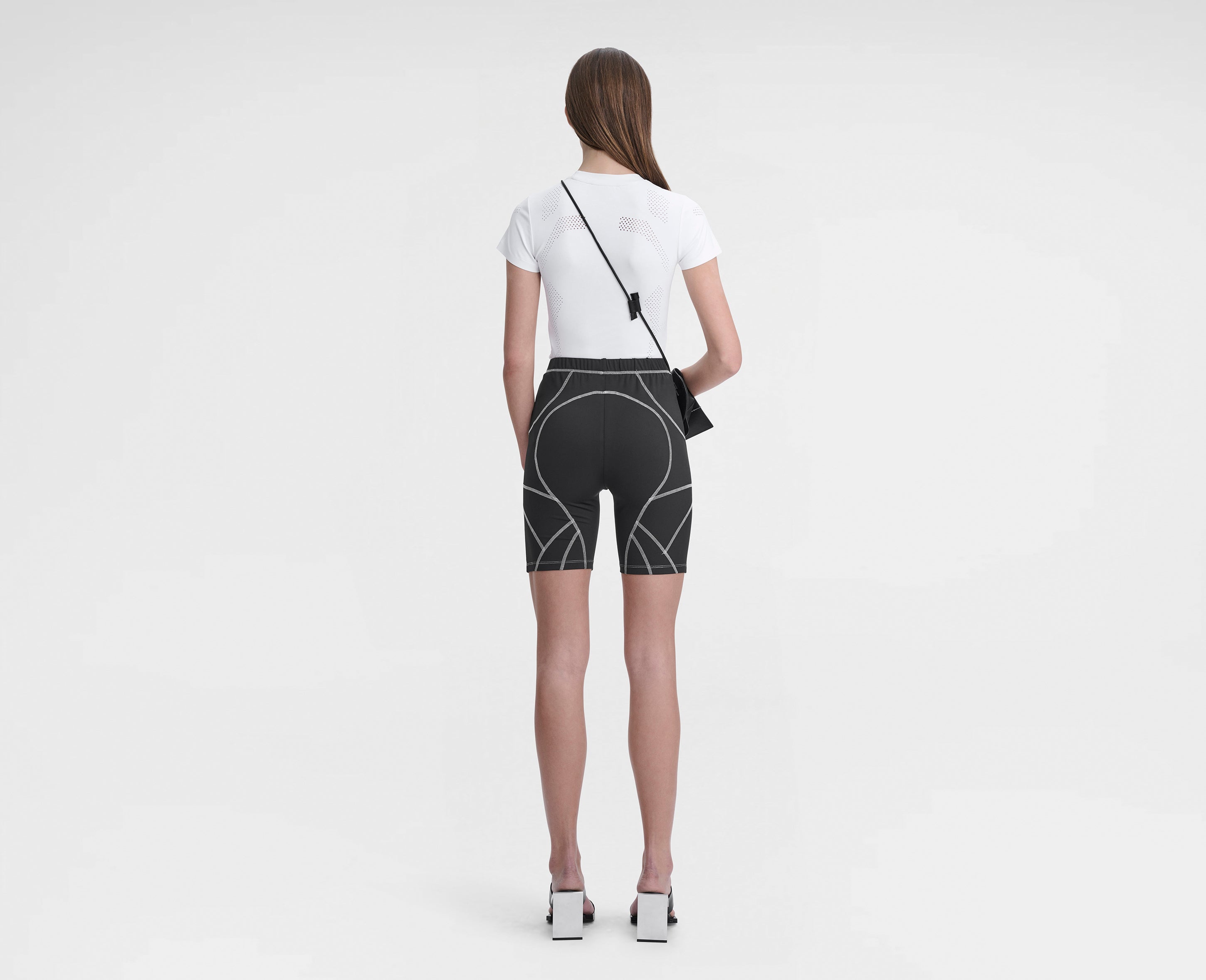 HE, product: INTINE T-SHIRT (Fig. 4)