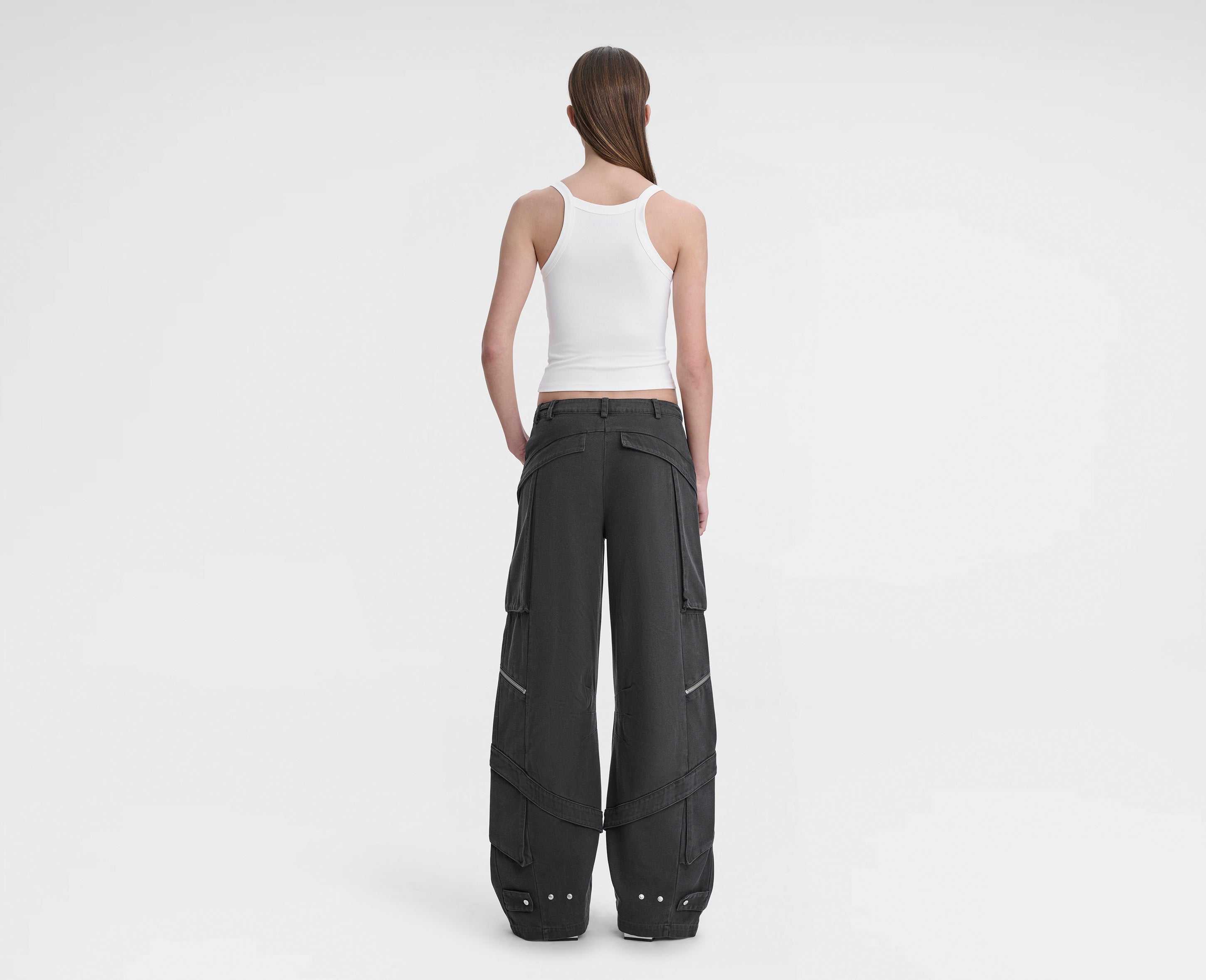 HE, product: CONNIVENT TANK TOP (Fig. 4)