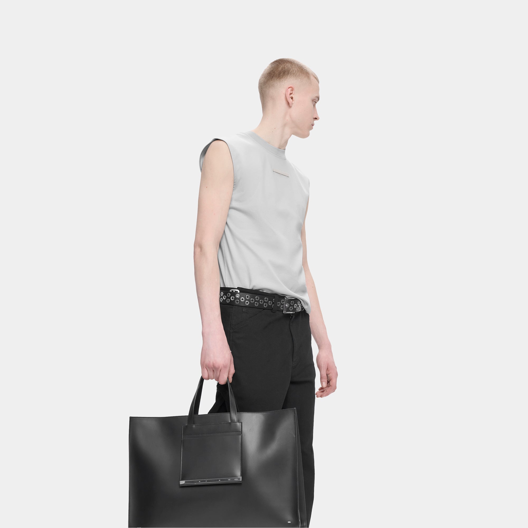 HE, product: THYRA BELT (Fig. 4)