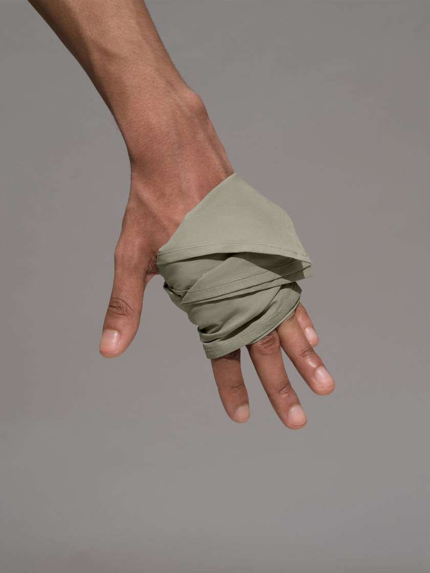 HE, product: FLAXEN BANDANA (Fig. 6)