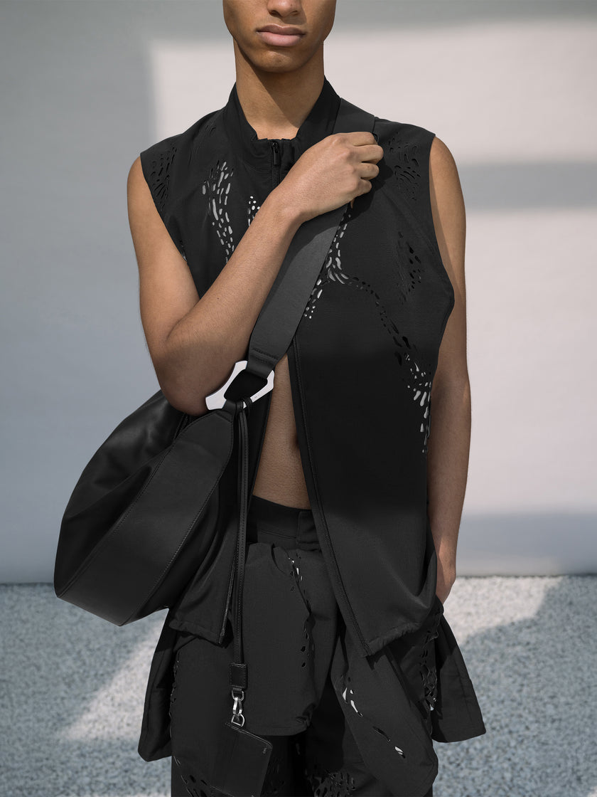HE, product: ROAN VEST (Fig. 15)
