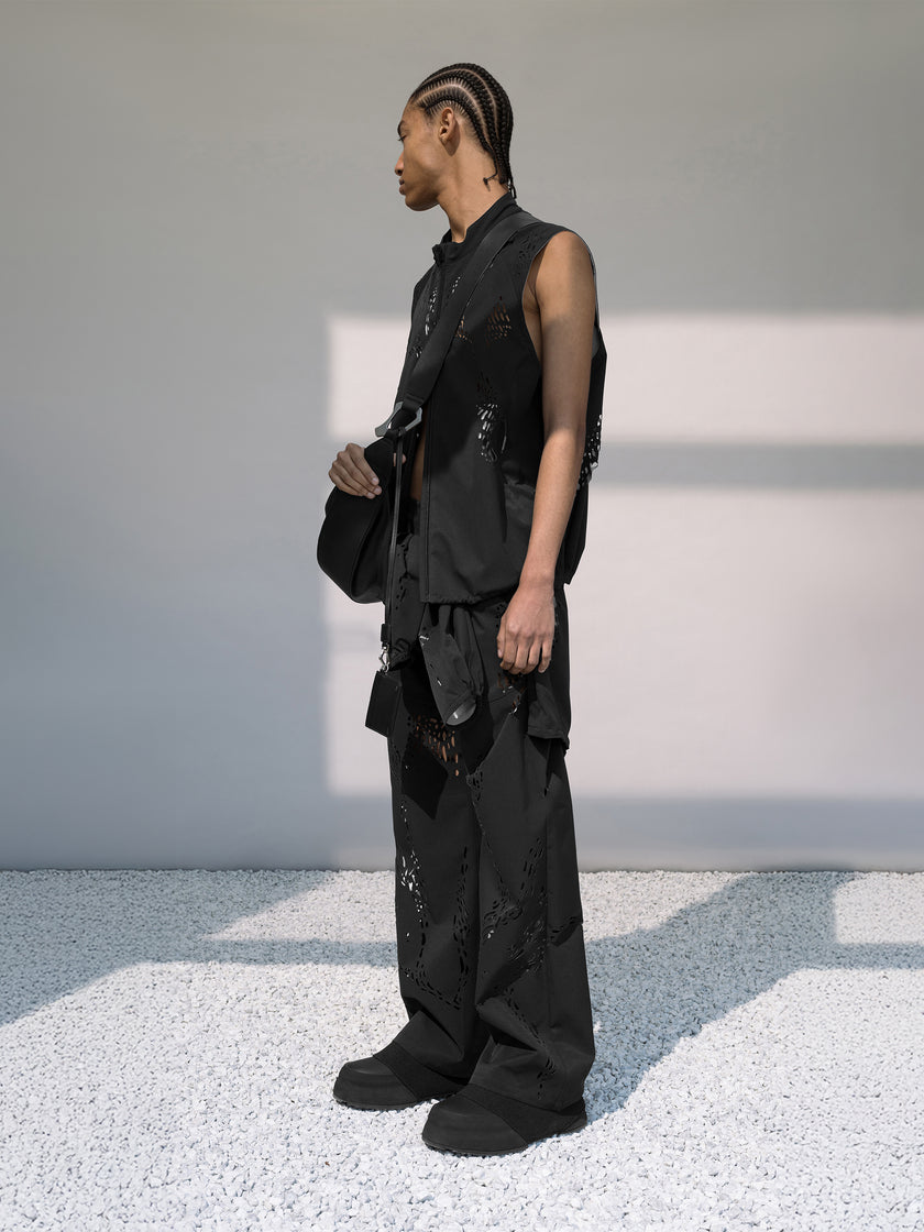 HE, product: ROAN VEST (Fig. 16)