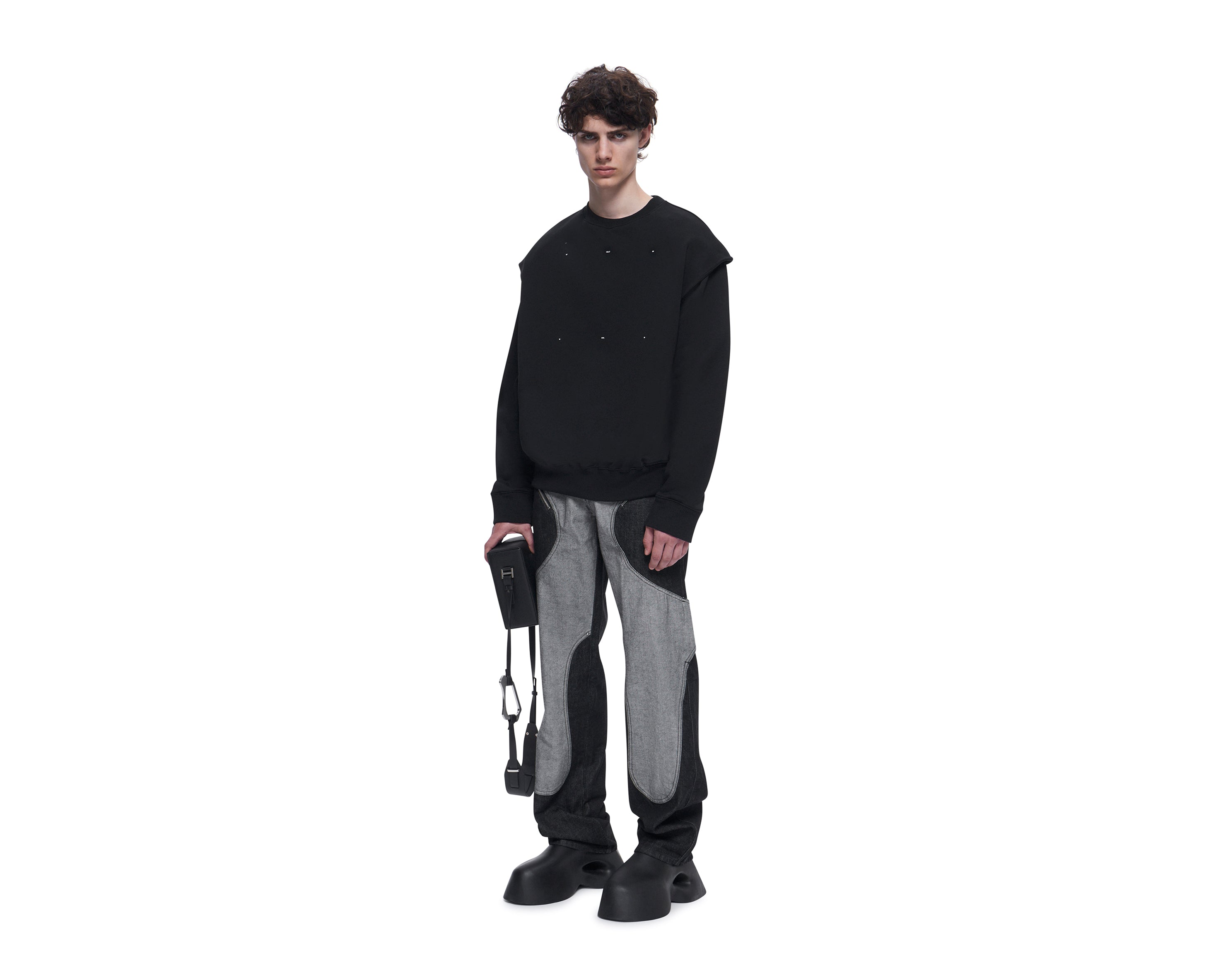 HE, product: OUTLINE LOGO CREWNECK (Fig. 3)