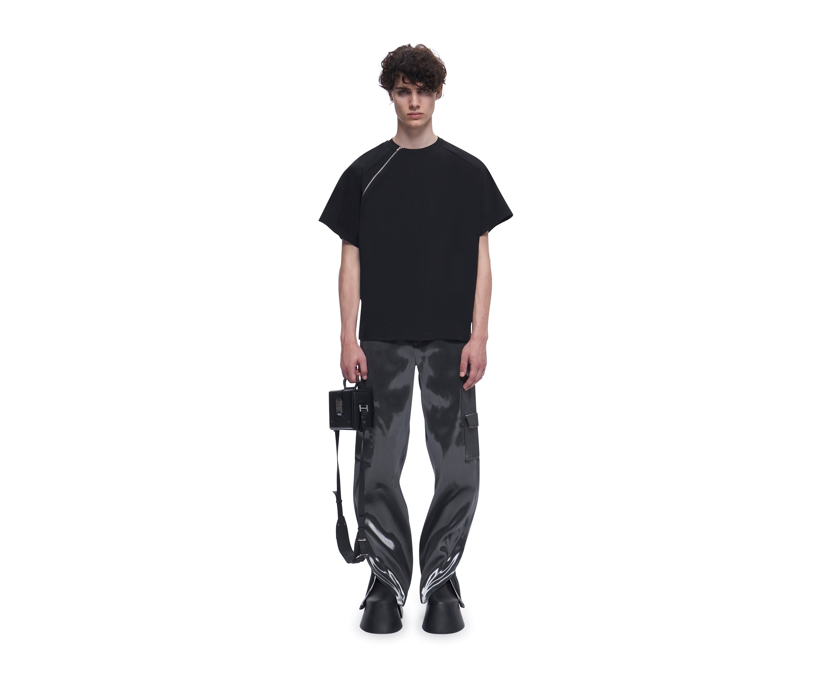 HE, product: SEQUENCE ZIP T-SHIRT (Fig. 2)