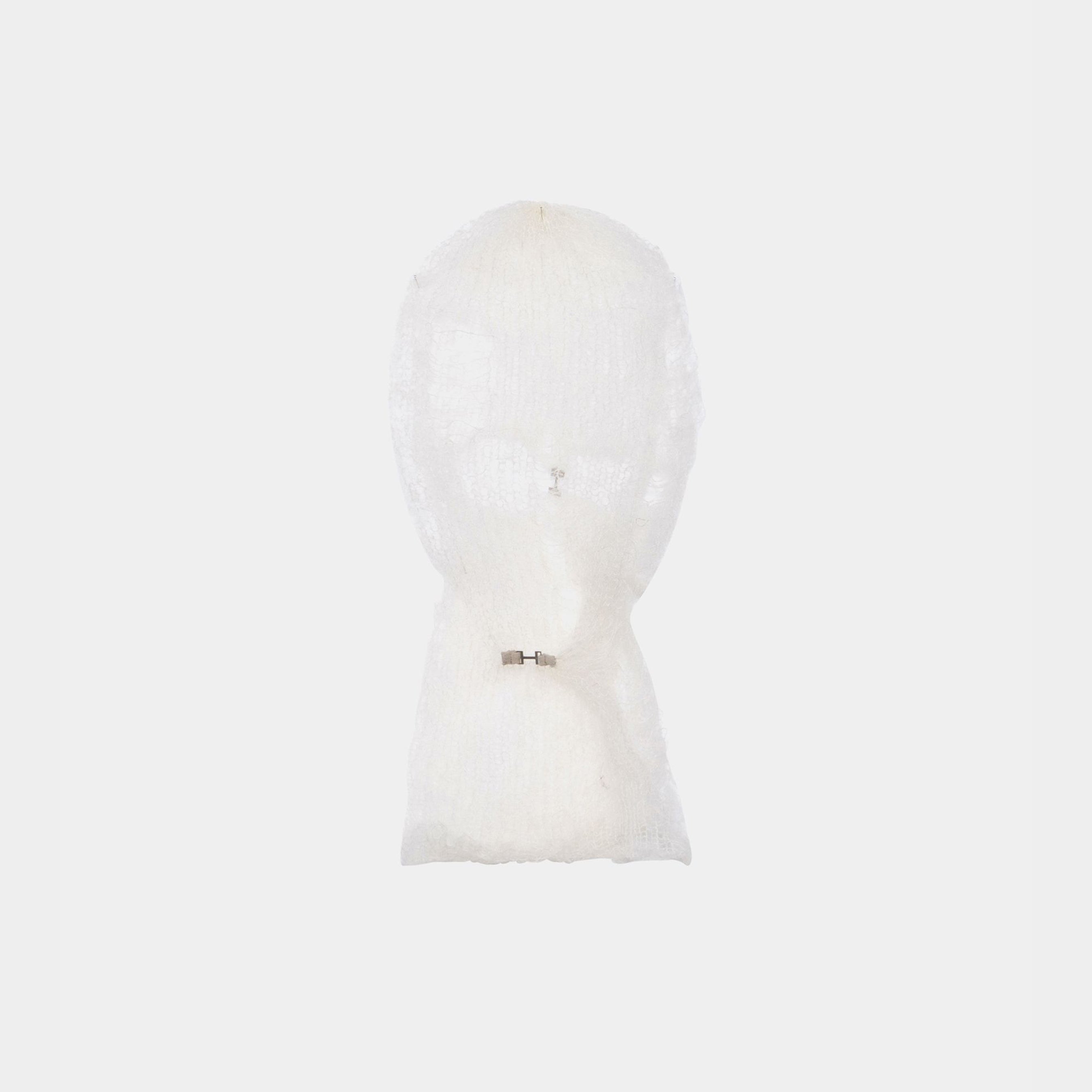 HE, product: Sturmhaube aus Kaolin (Fig. 1)