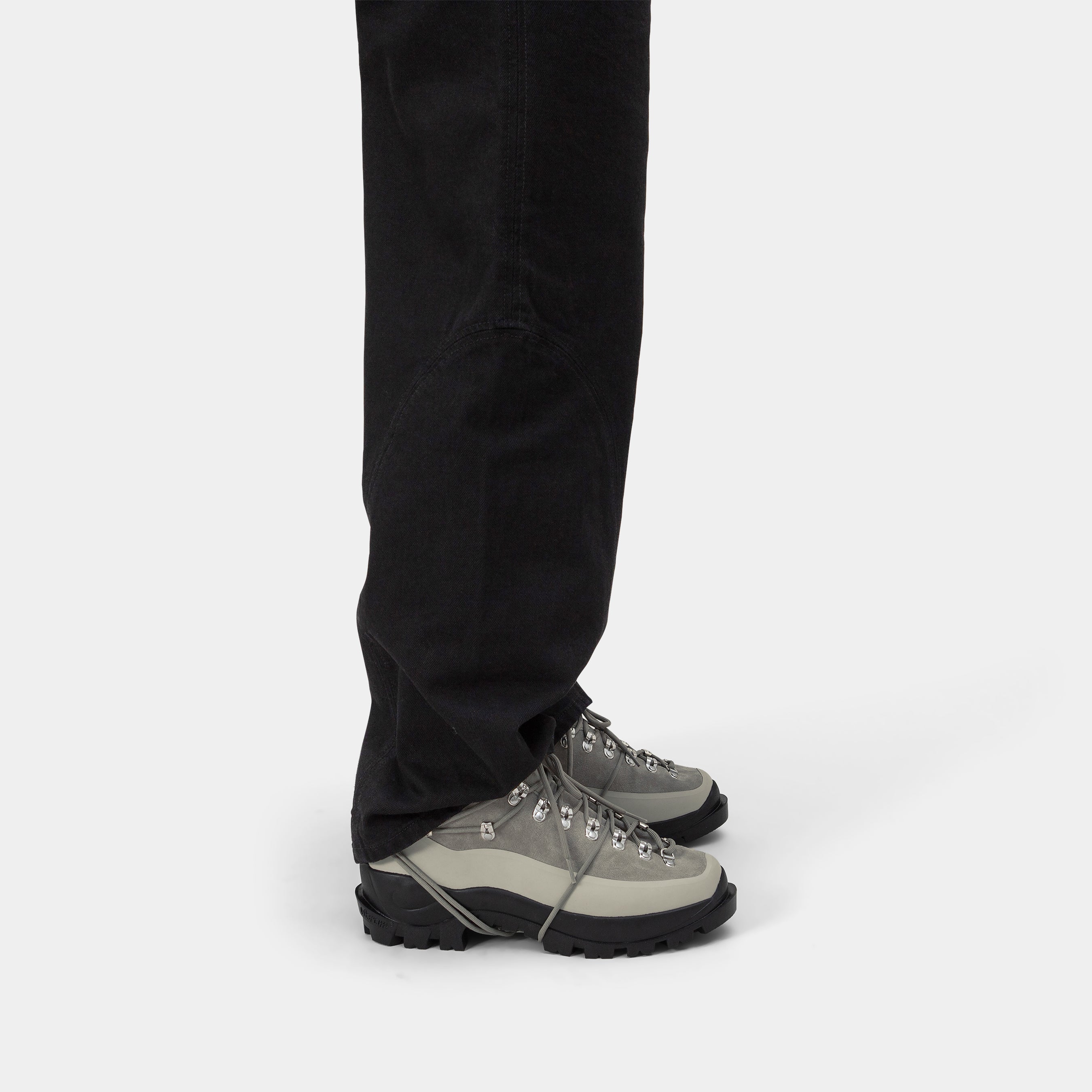 HE, product: LOW HIKING BOOTS (Fig. 4)