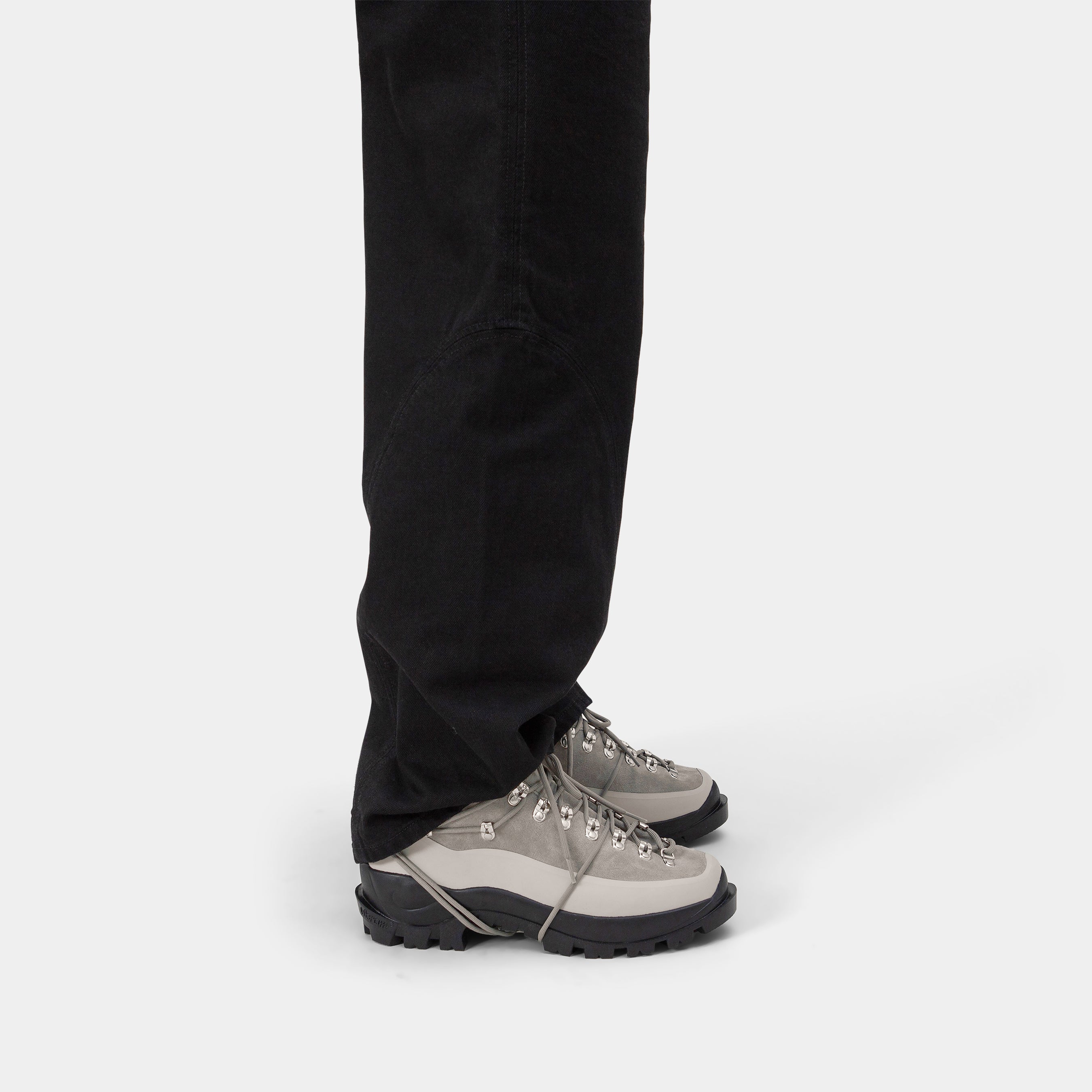 HE, product: LOW HIKING BOOTS (Fig. 4)