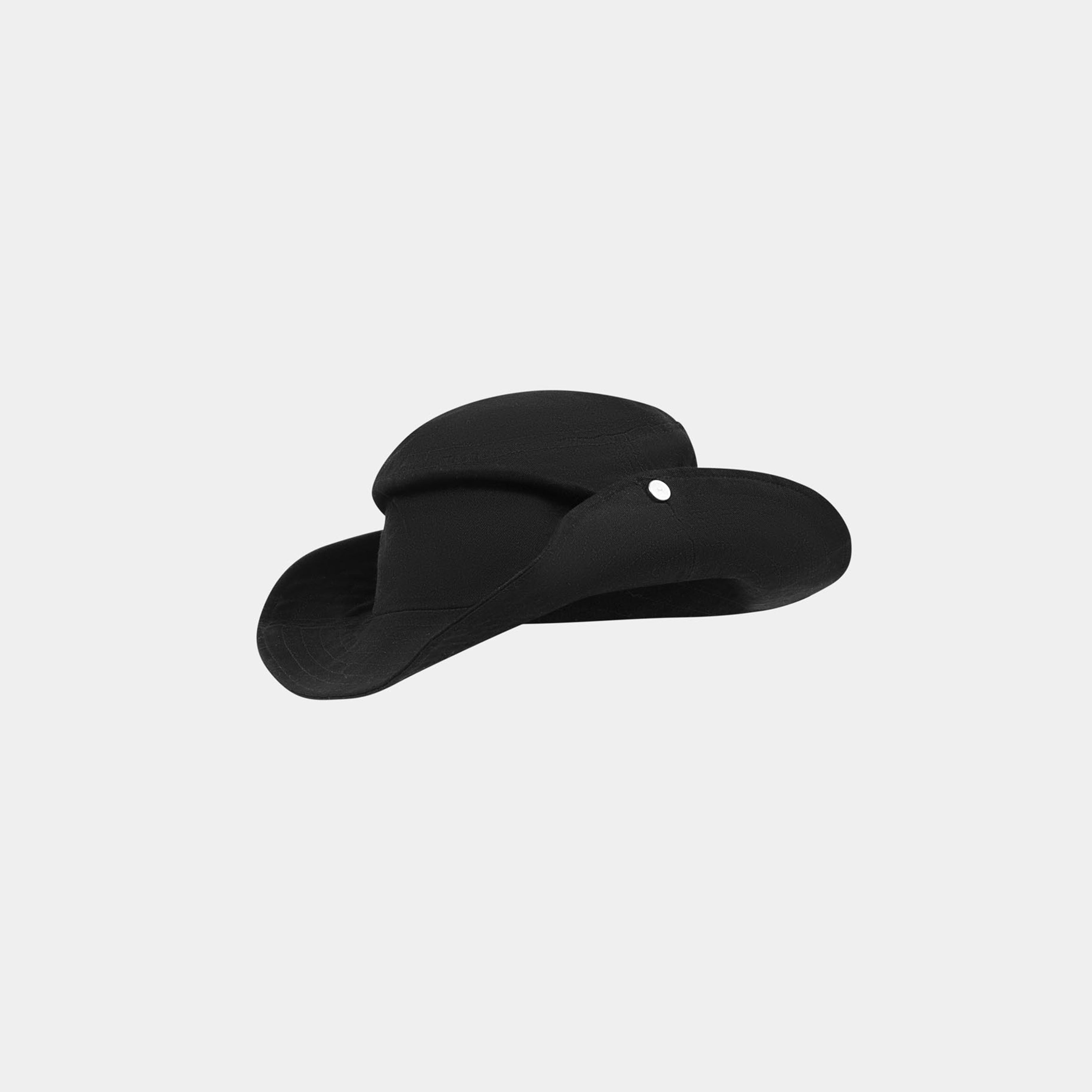 HE, product: COWBOY HAT (Fig. 5)