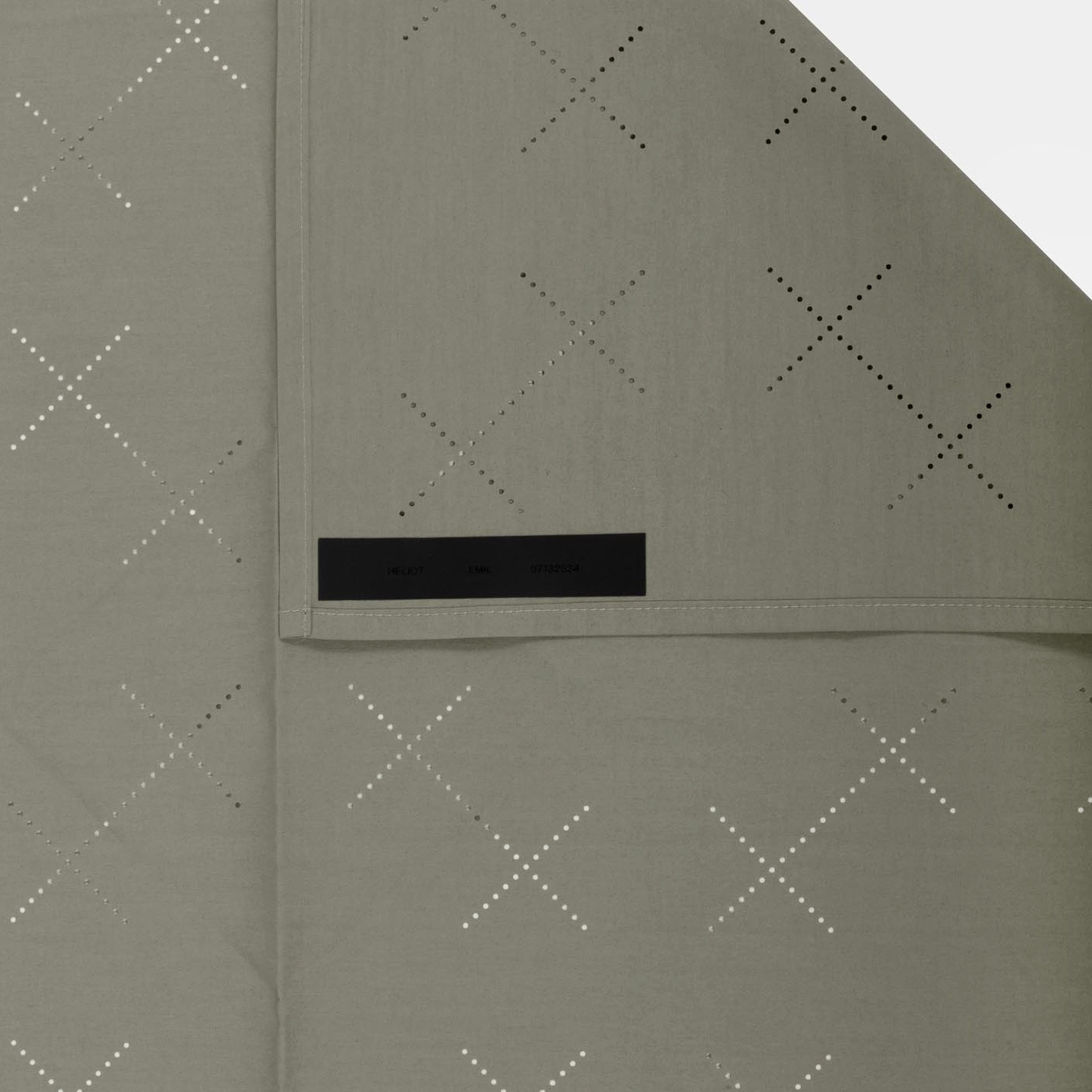 HE, product: FLAXEN BANDANA (Fig. 3)