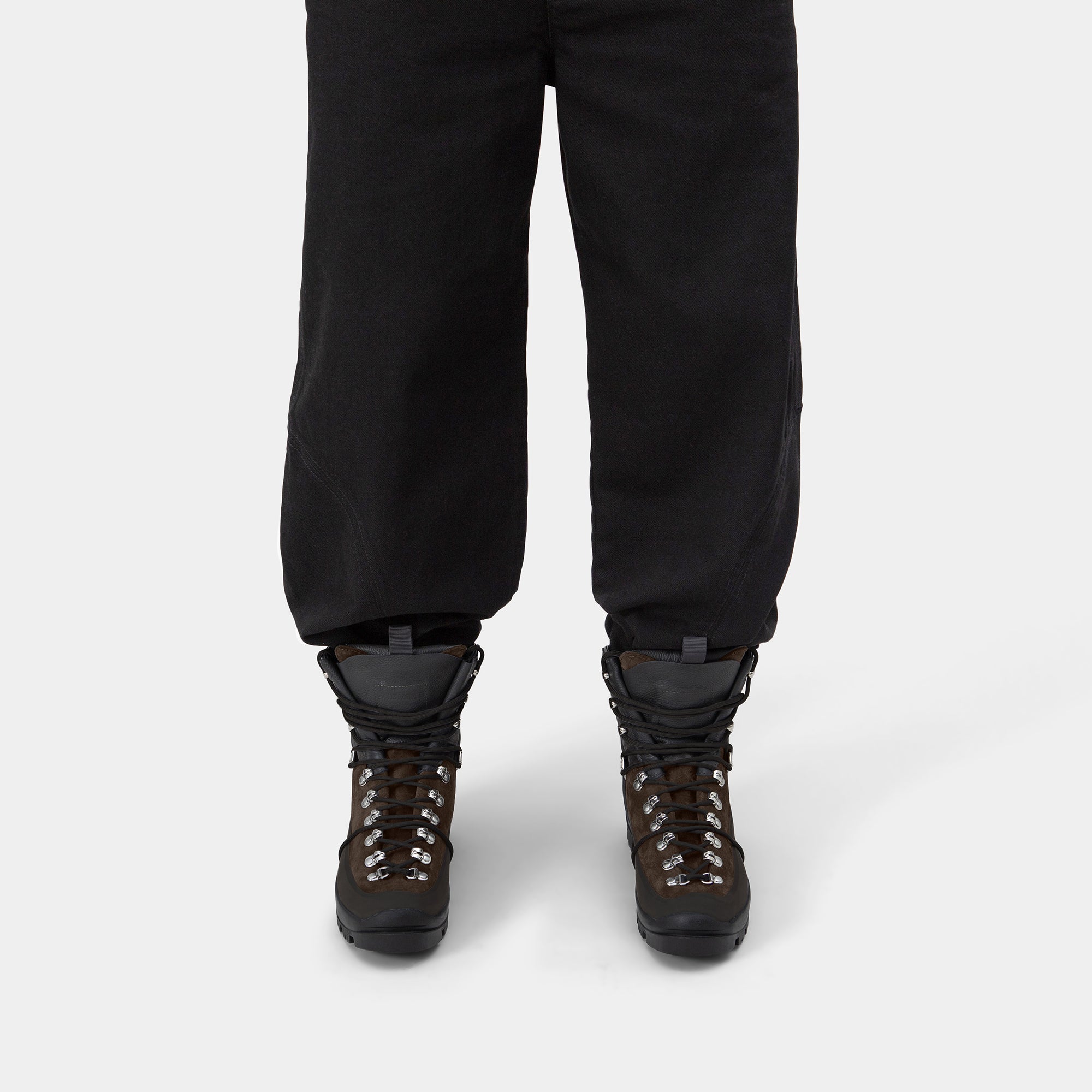 HE, product: HIKING BOOTS (Fig. 3)