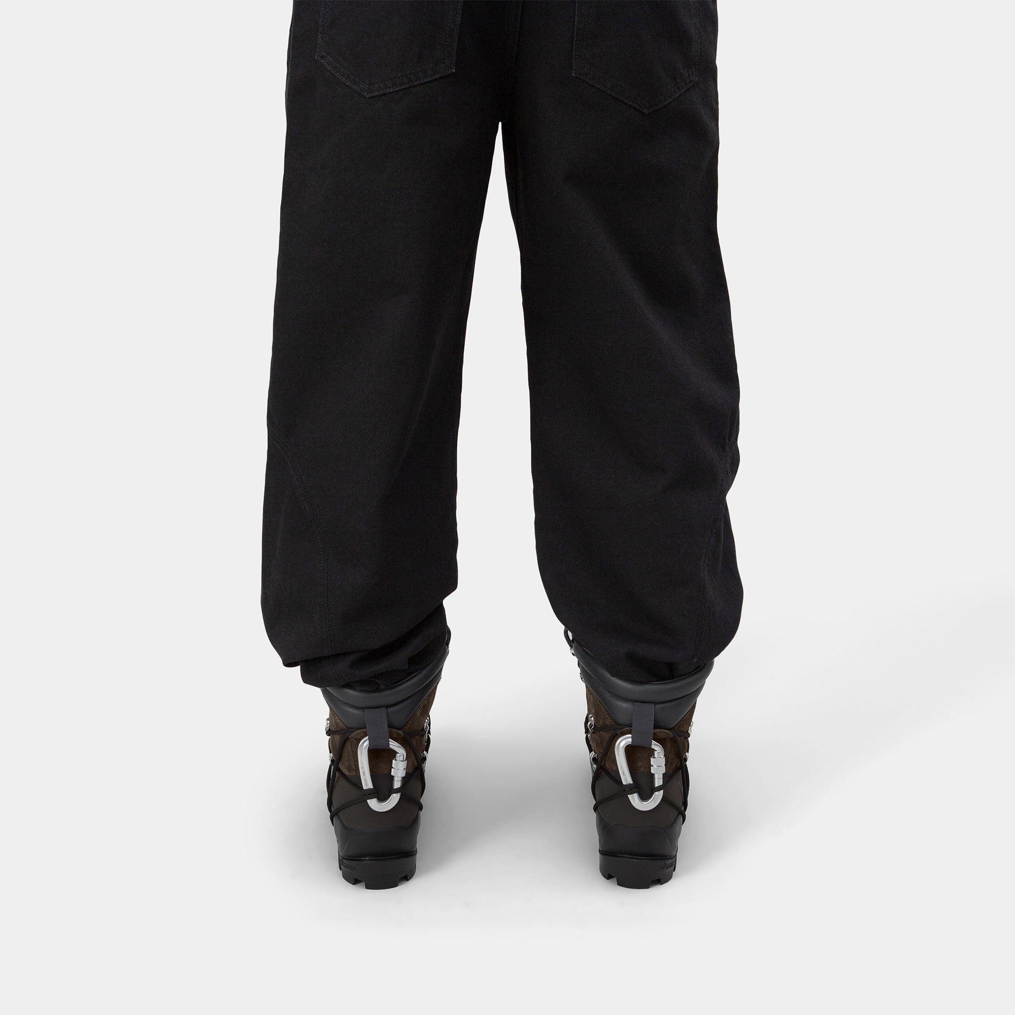 HE, product: HIKING BOOTS (Fig. 5)