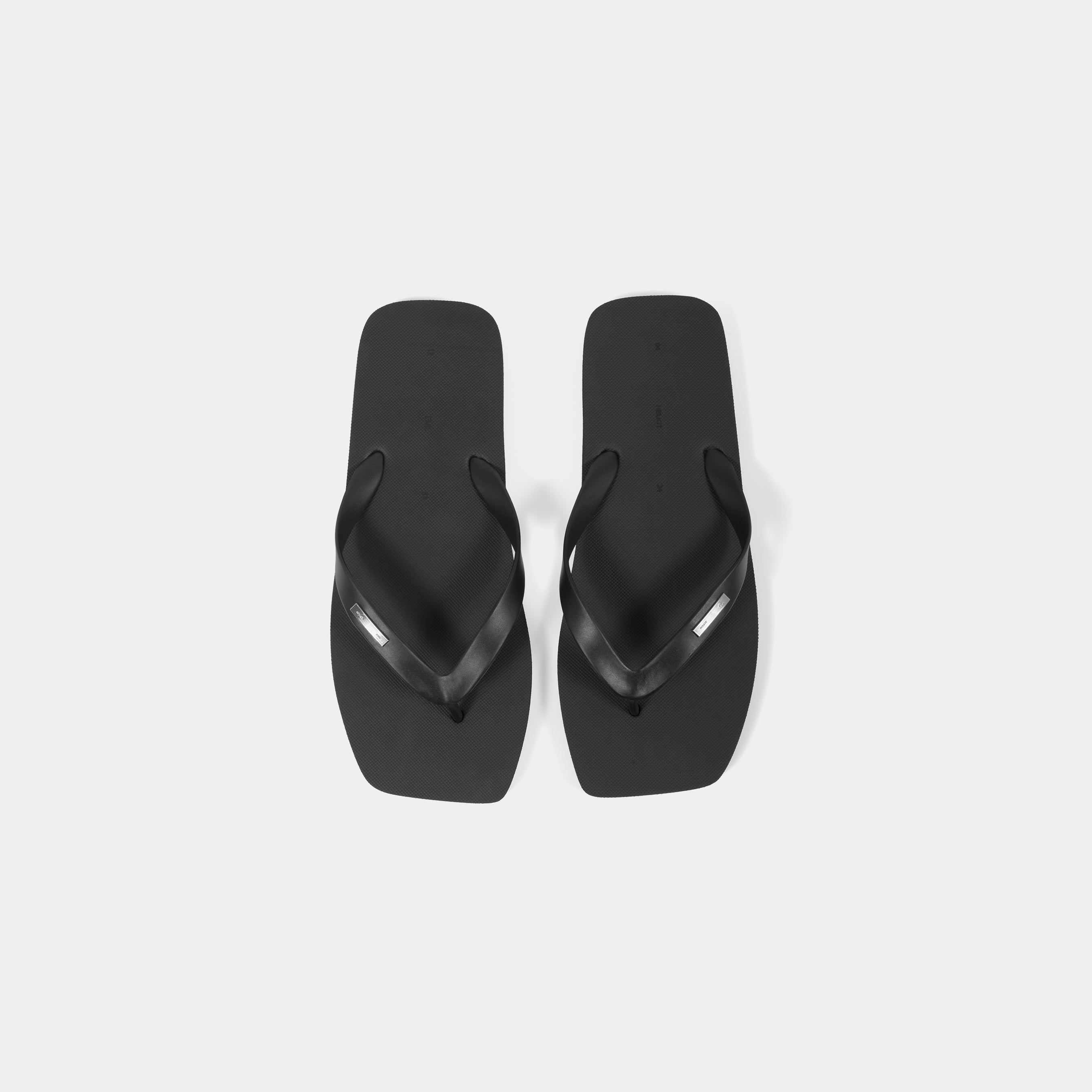 HE, product: HE SANDAL (Fig. 9)