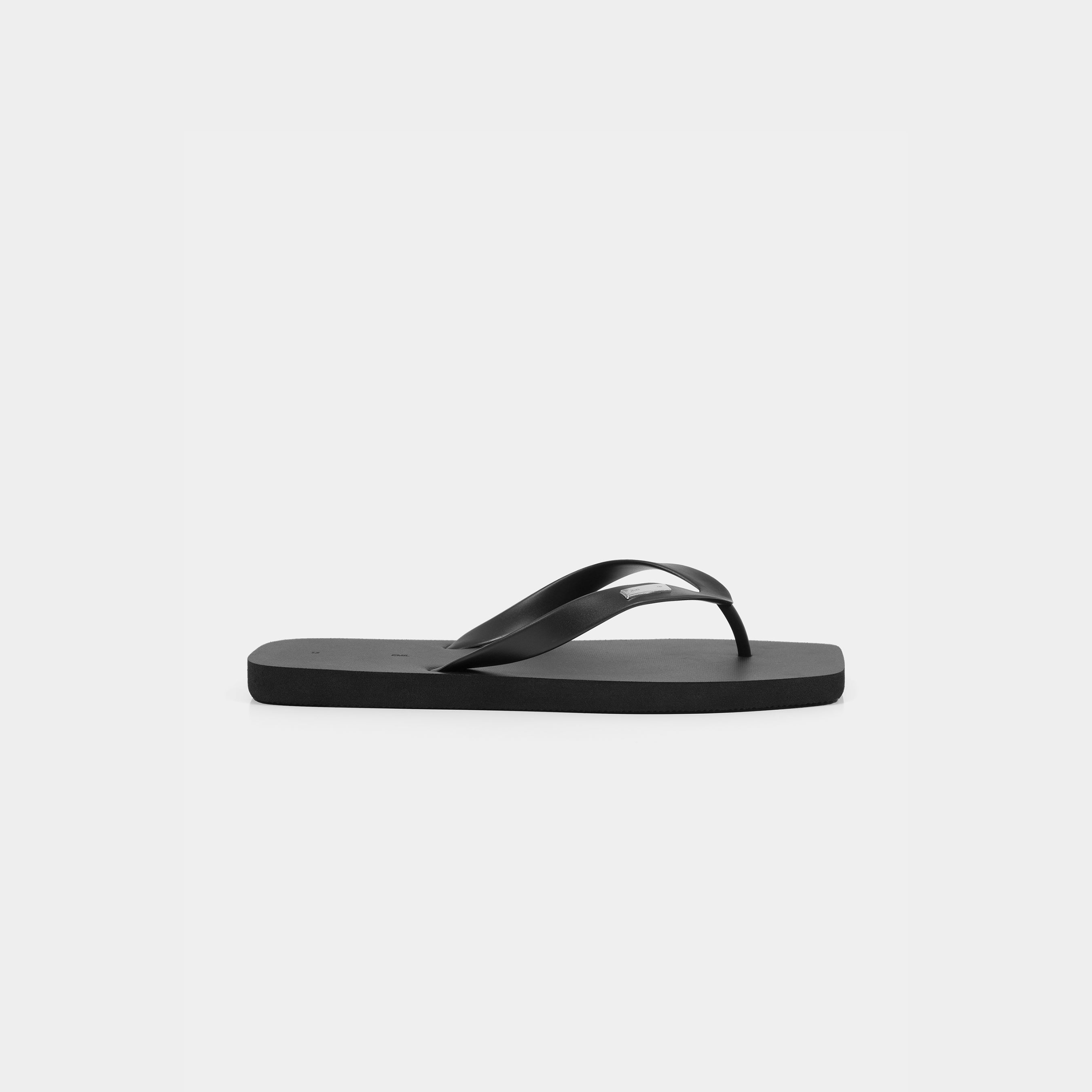 HE, product: HE SANDAL (Fig. 1)