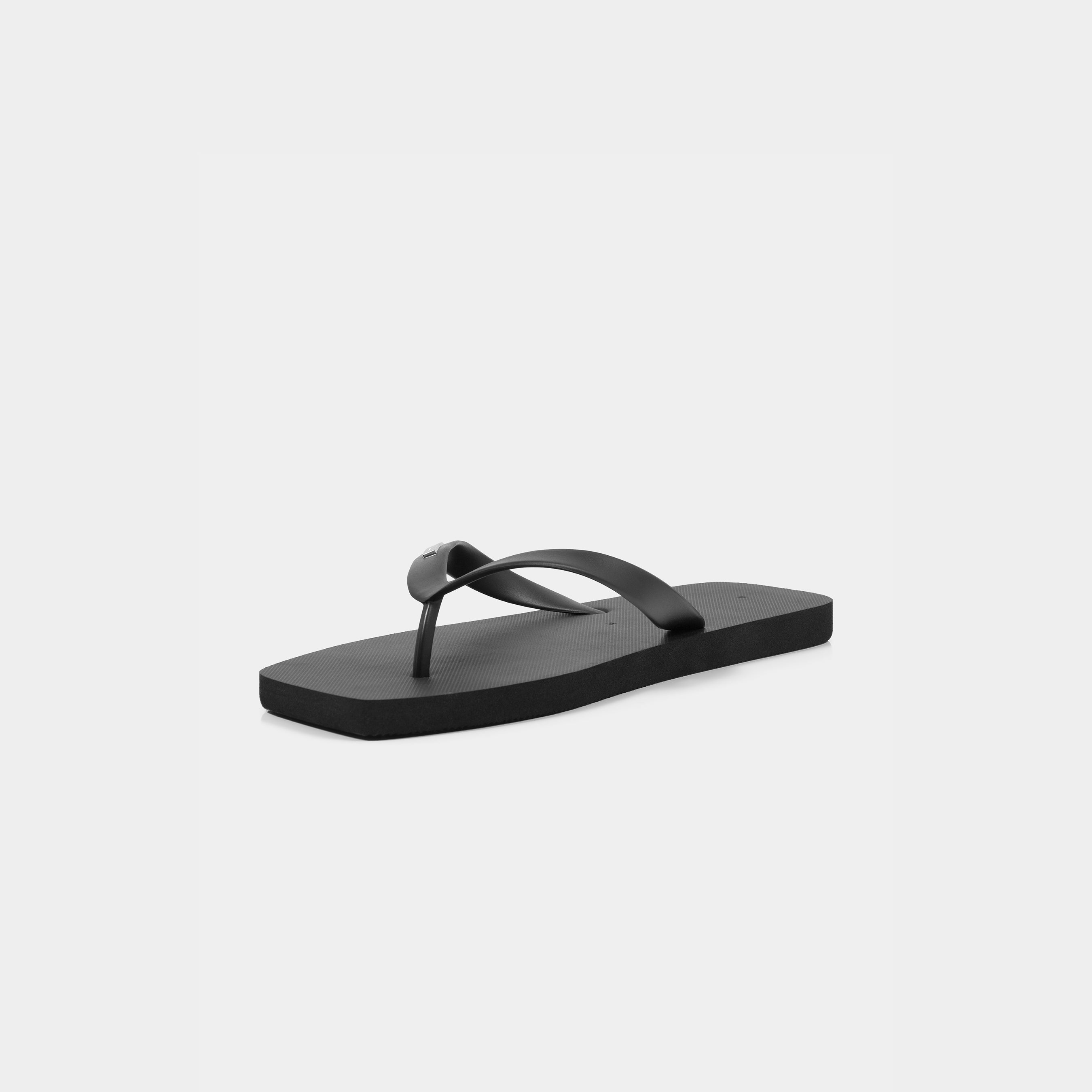 HE, product: HE SANDAL (Fig. 6)