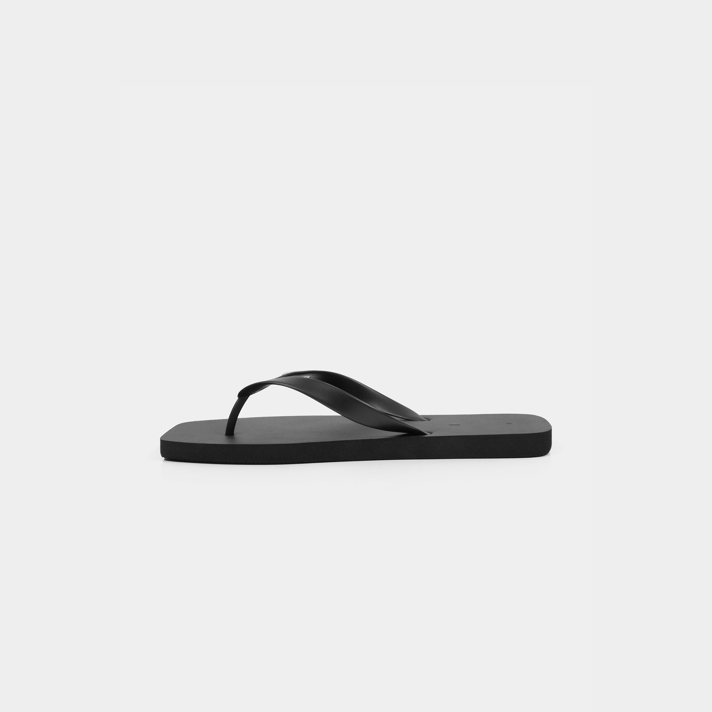 HE, product: HE SANDAL (Fig. 5)