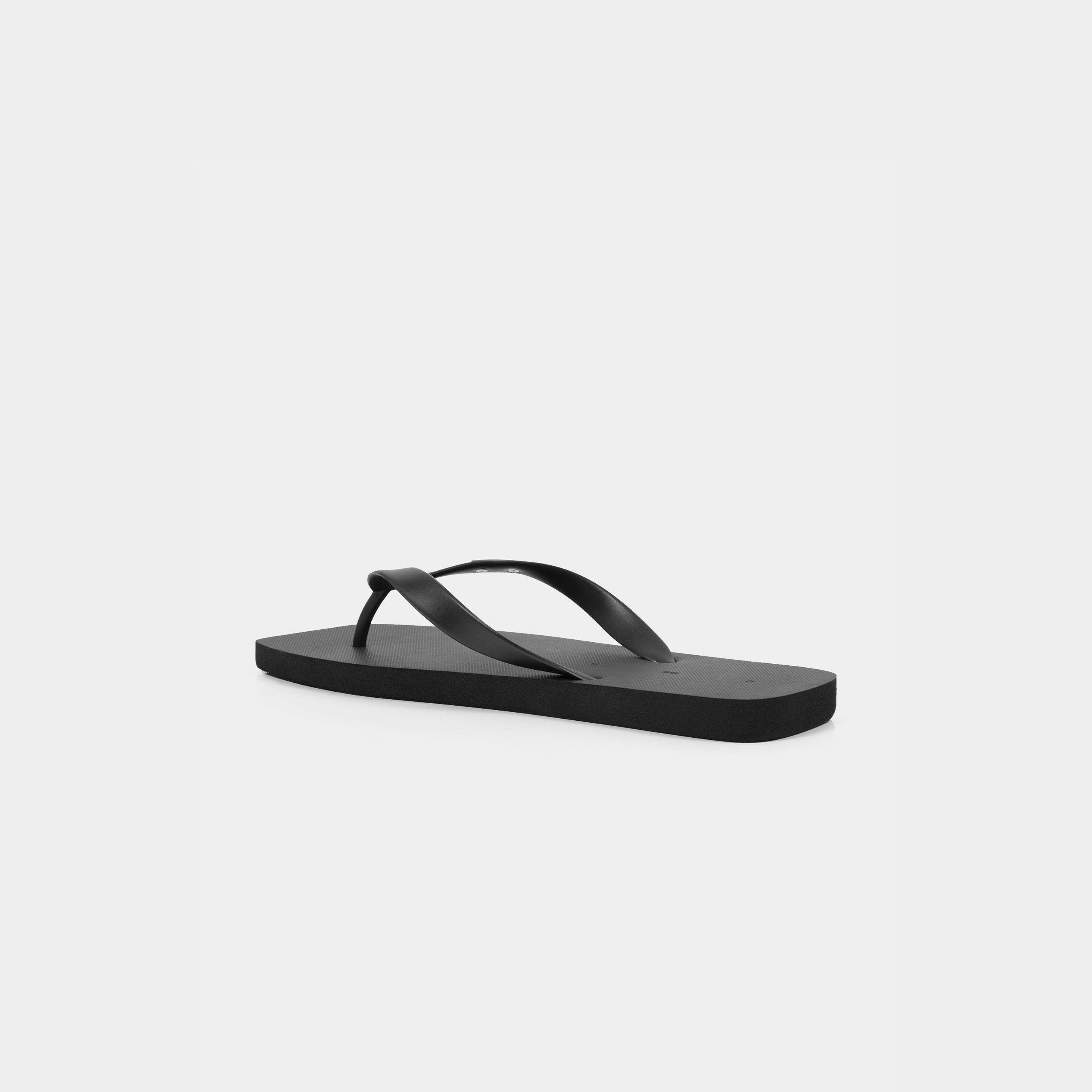 HE, product: HE SANDAL (Fig. 4)
