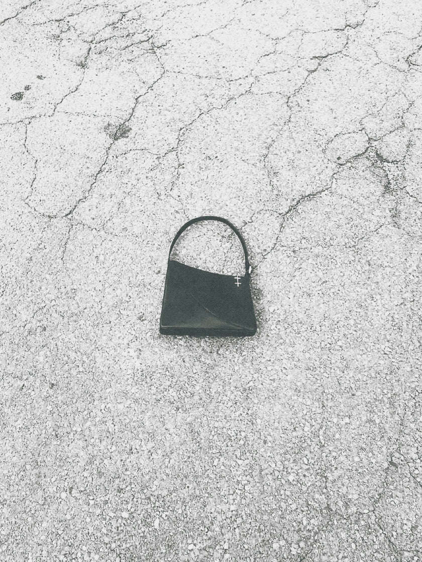 HE, product: EXINE SHOULDER BAG (Fig. 16)