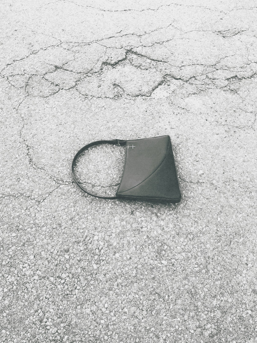 HE, product: EXINE SHOULDER BAG (Fig. 15)