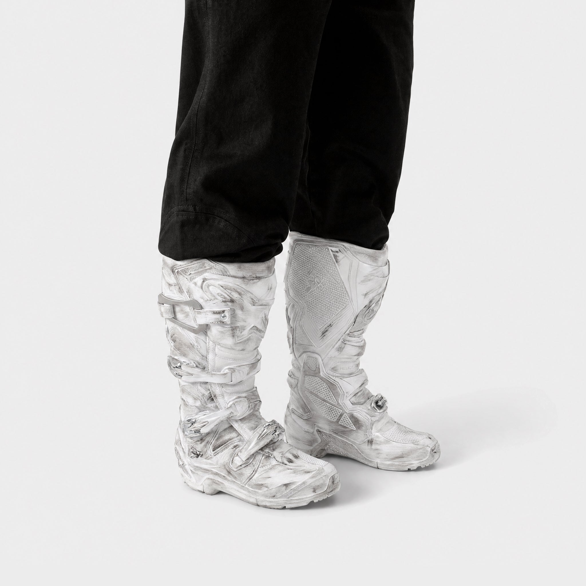 HE, product: IGNITE BOOTS (Fig. 2)