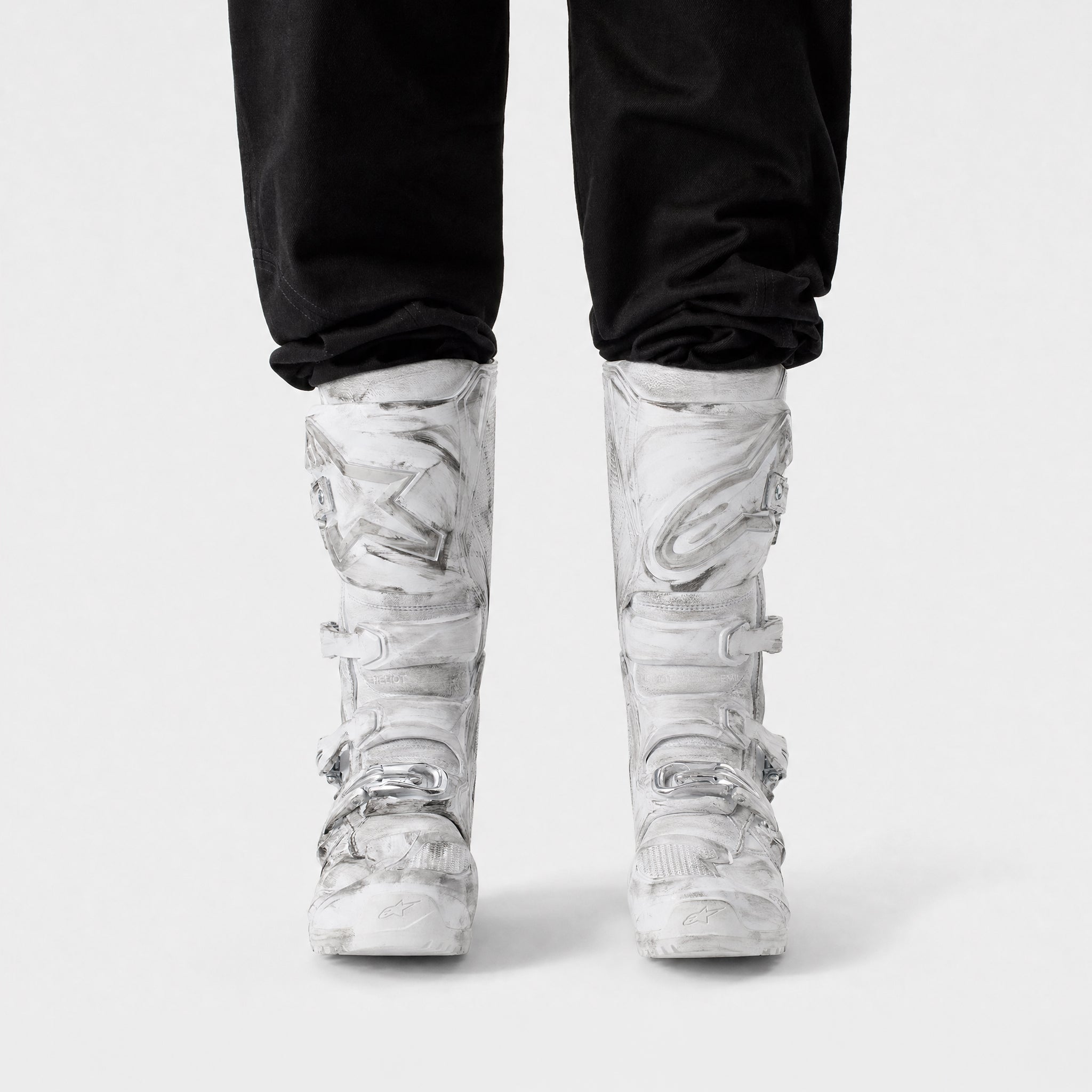HE, product: IGNITE BOOTS (Fig. 4)