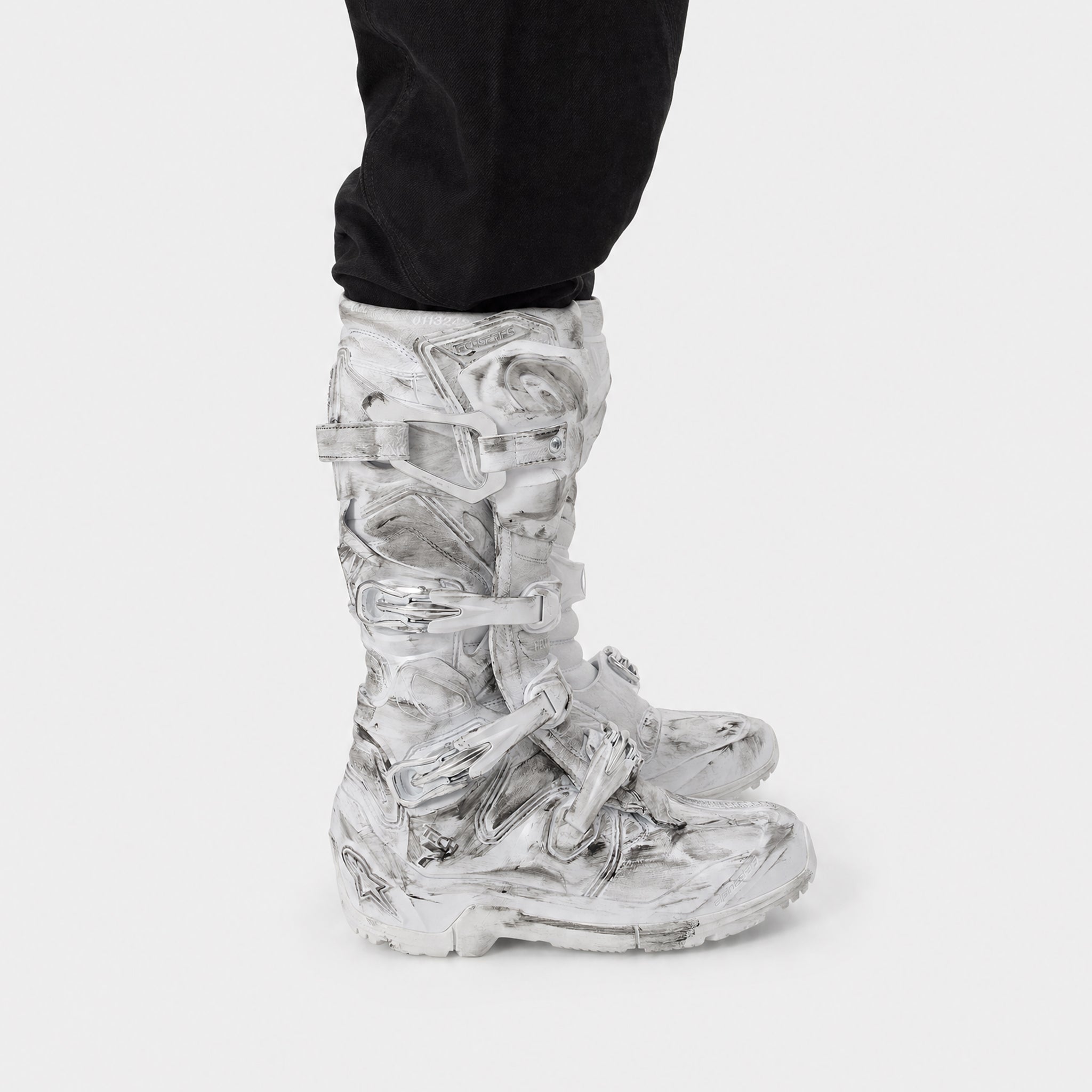 HE, product: IGNITE BOOTS (Fig. 3)