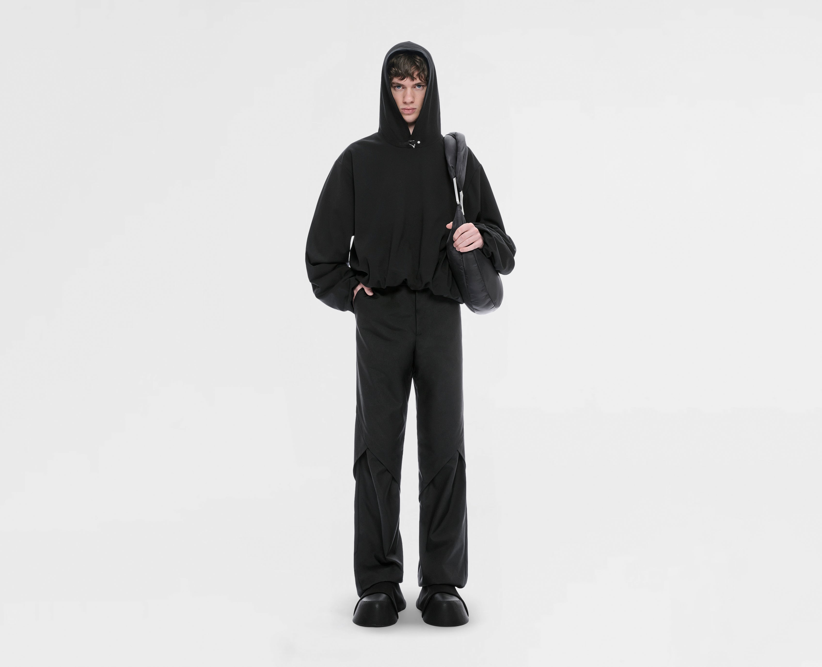 HE, product: ENODO HOODIE (Fig. 2)