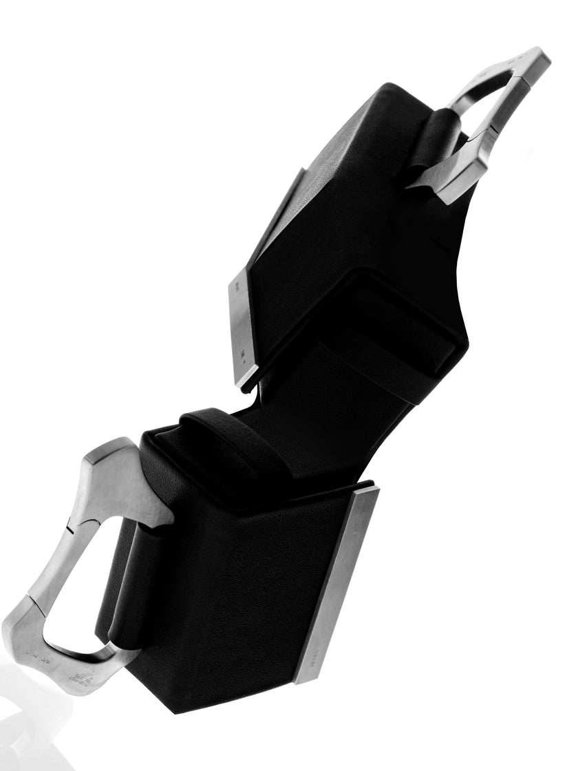 HE, product: SOLE AIRPODS CASE (Fig. 13)