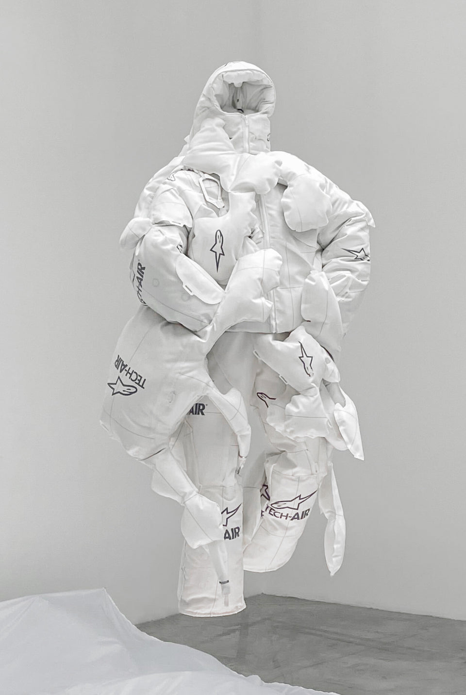HELIOT EMIL_AIRBAGS_SCULPTURE