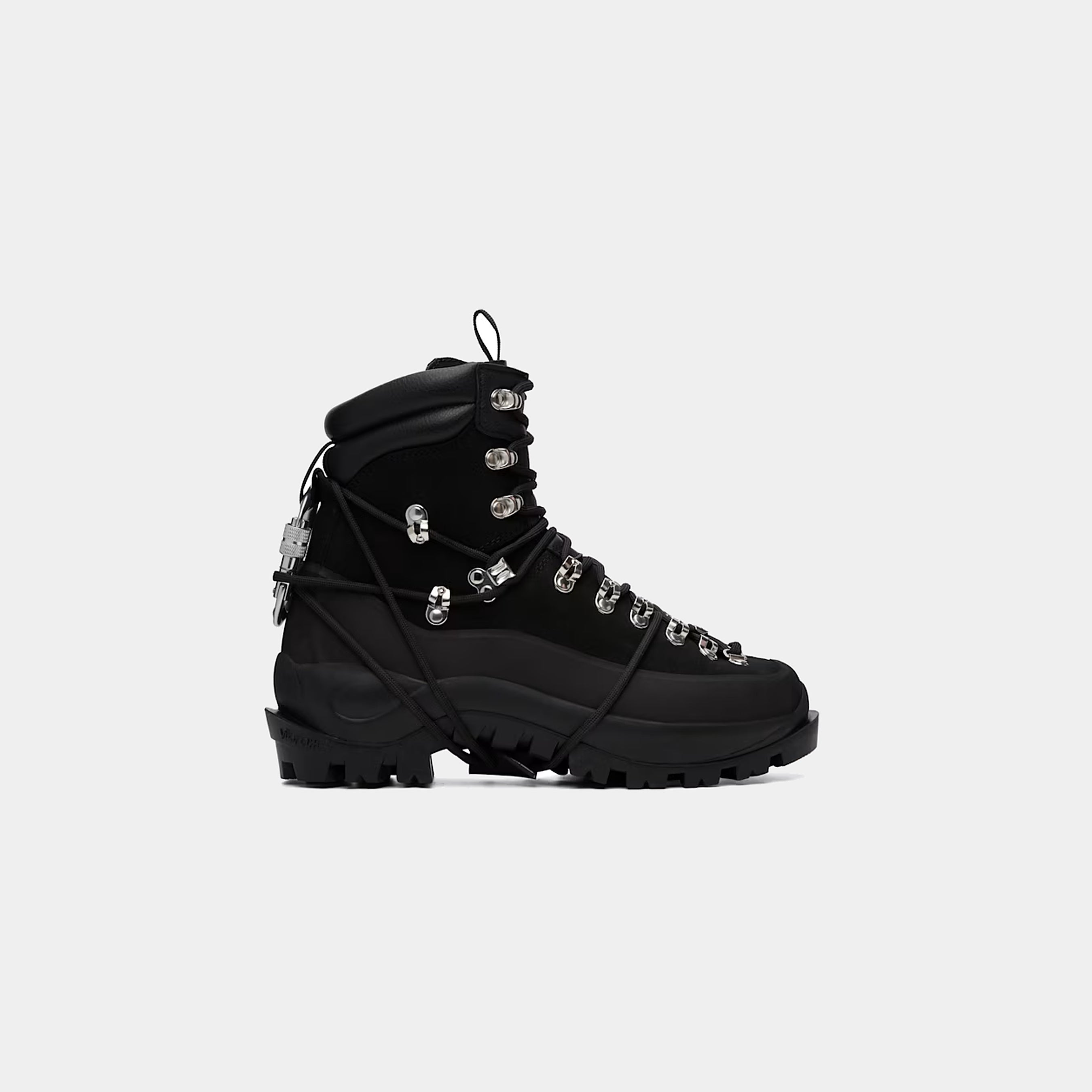 HE, product: HIKING BOOTS (Fig. 1)