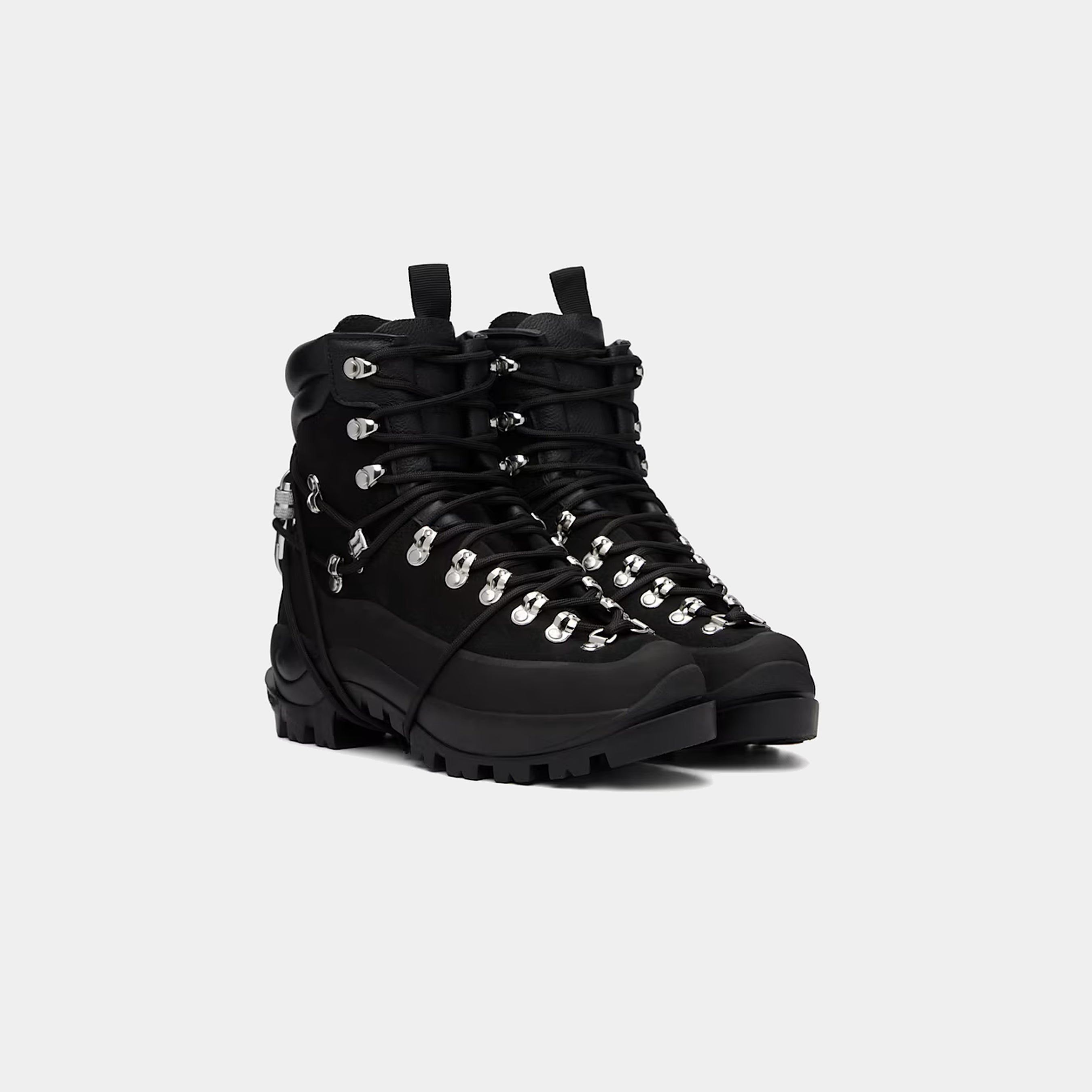 HE, product: HIKING BOOTS (Fig. 6)