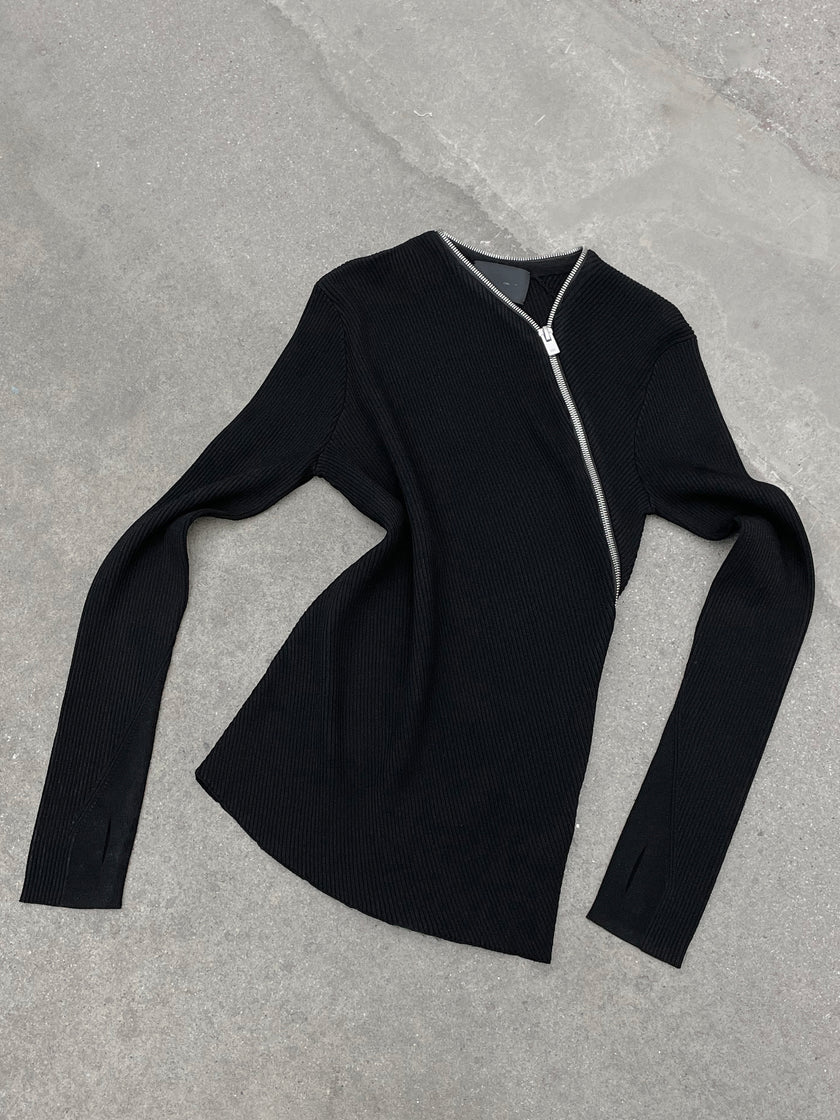 HE, product: TIED ZIP KNIT (Fig. 17)