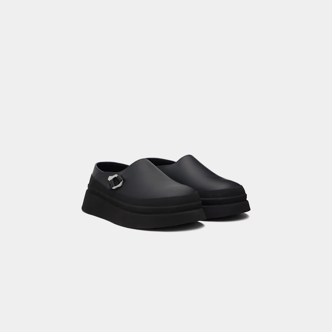 HE, product: CARABINER SHOE (Fig. 3)