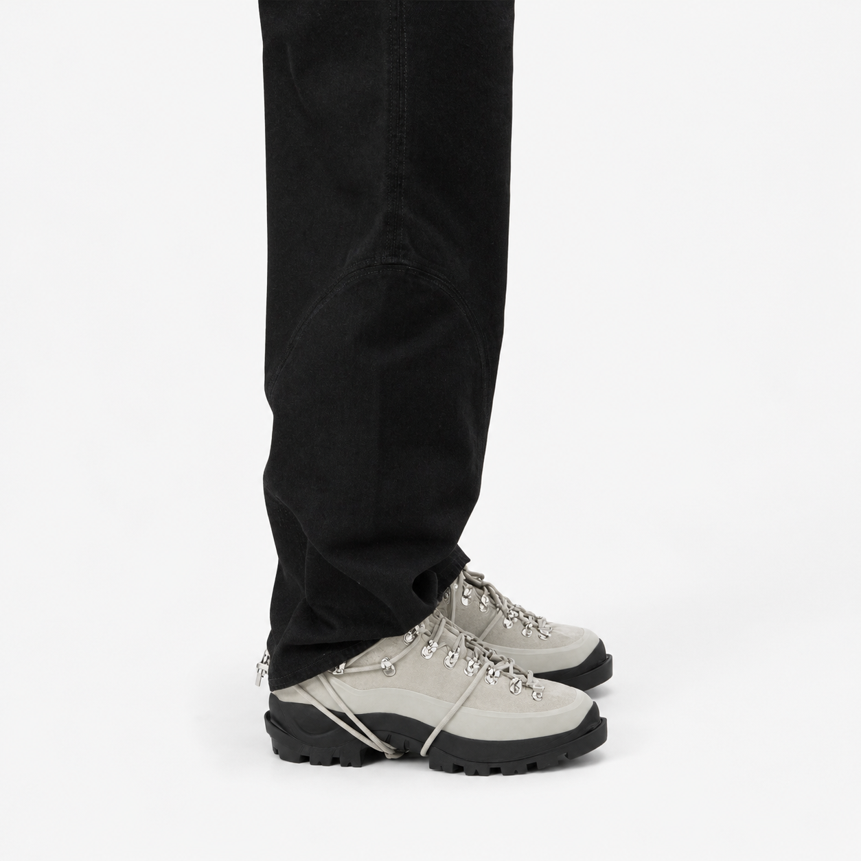 HE, product: LOW HIKING BOOTS (Fig. 4)