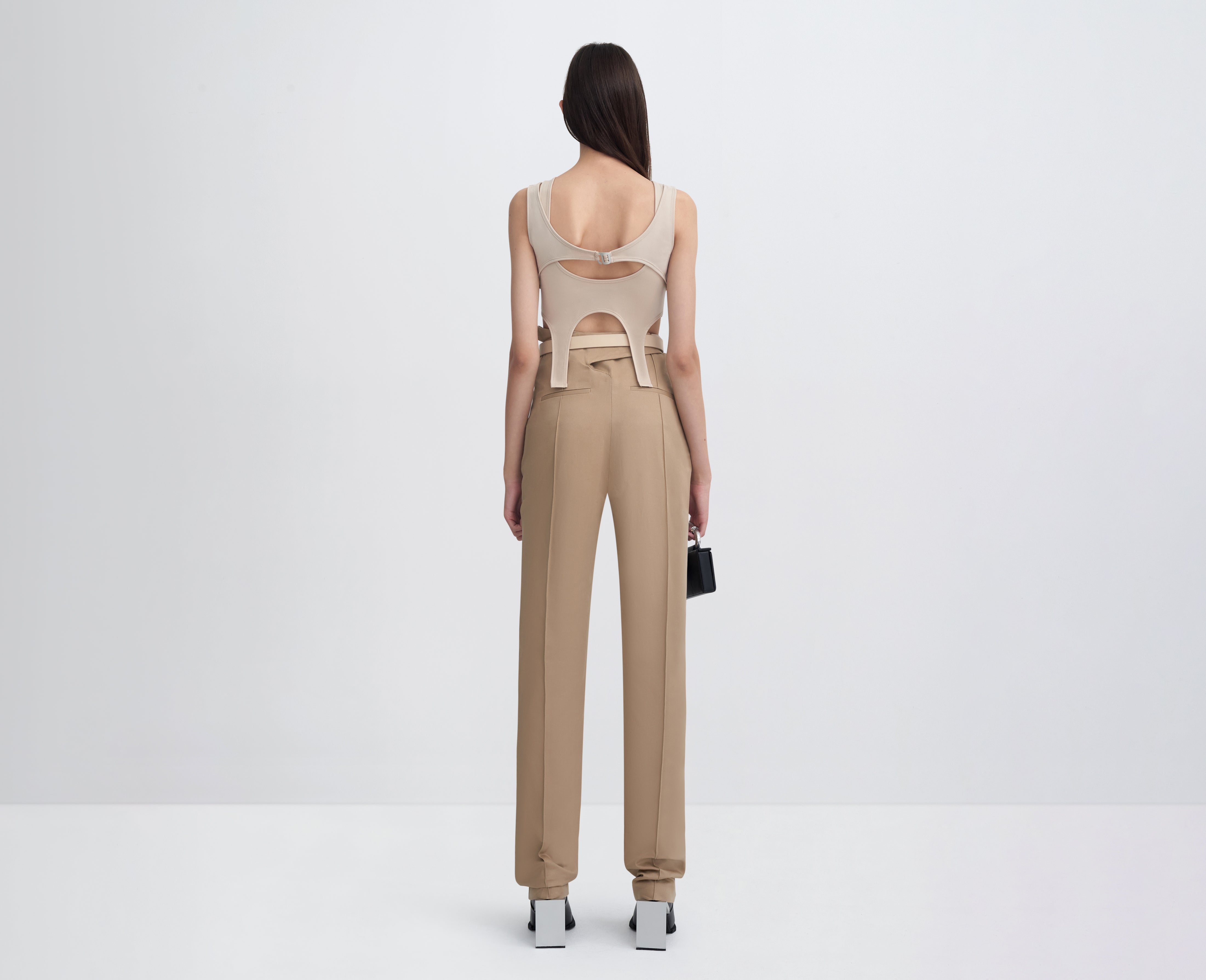 HE, product: Harness Top (Fig. 3)