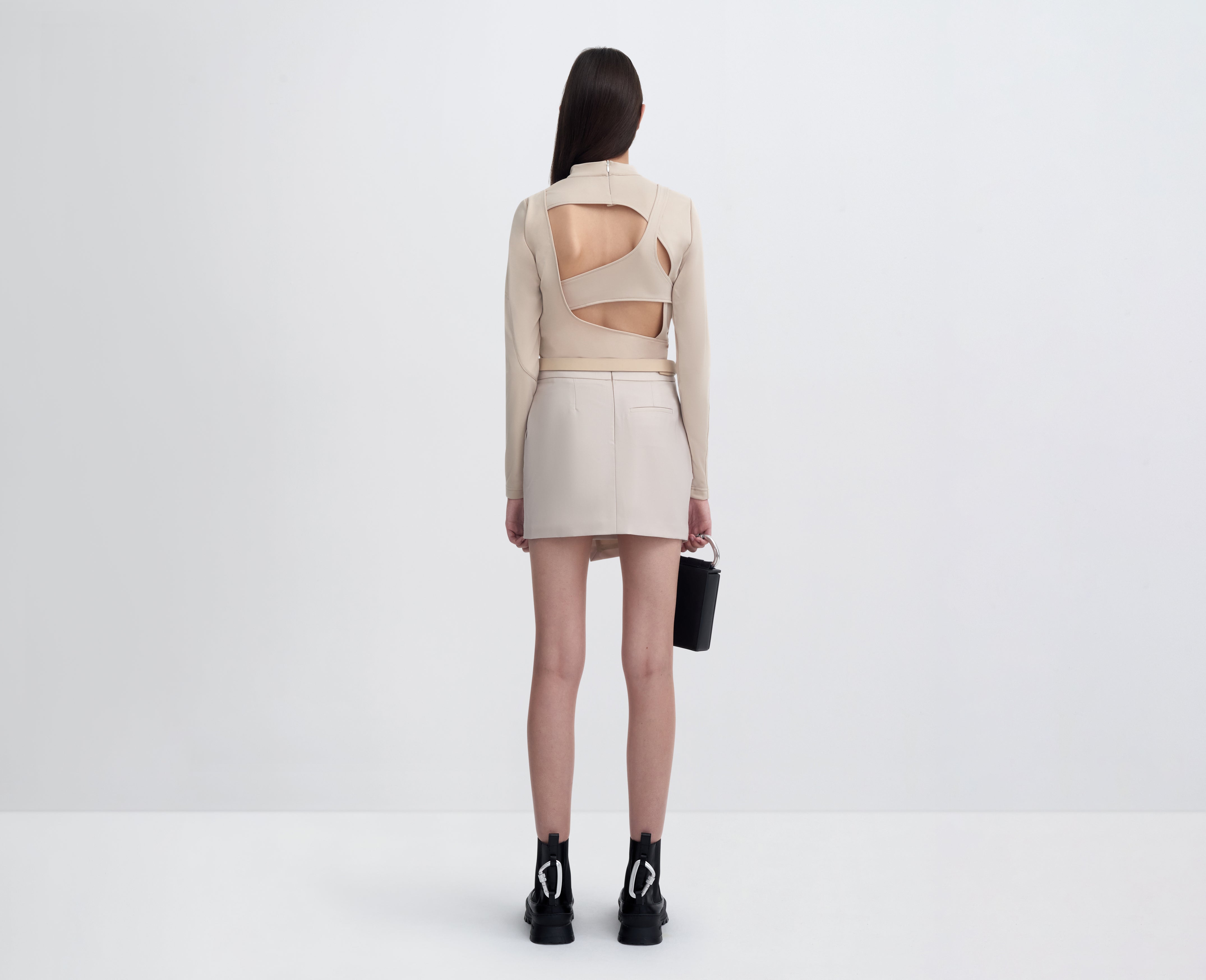 HE, product: G-HOOK SKIRT (Fig. 4)