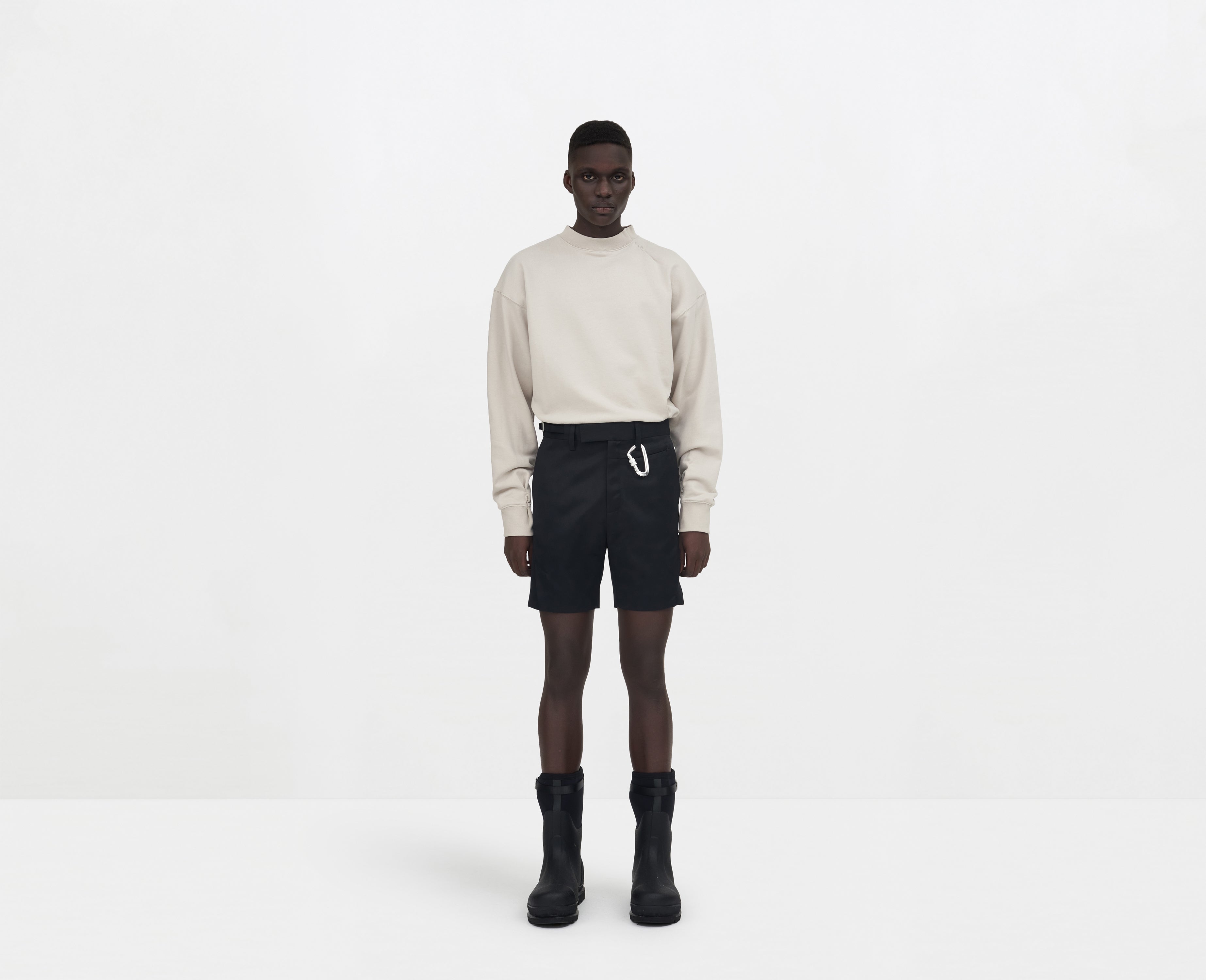 HE, product: TAILORED SHORTS (Fig. 2)