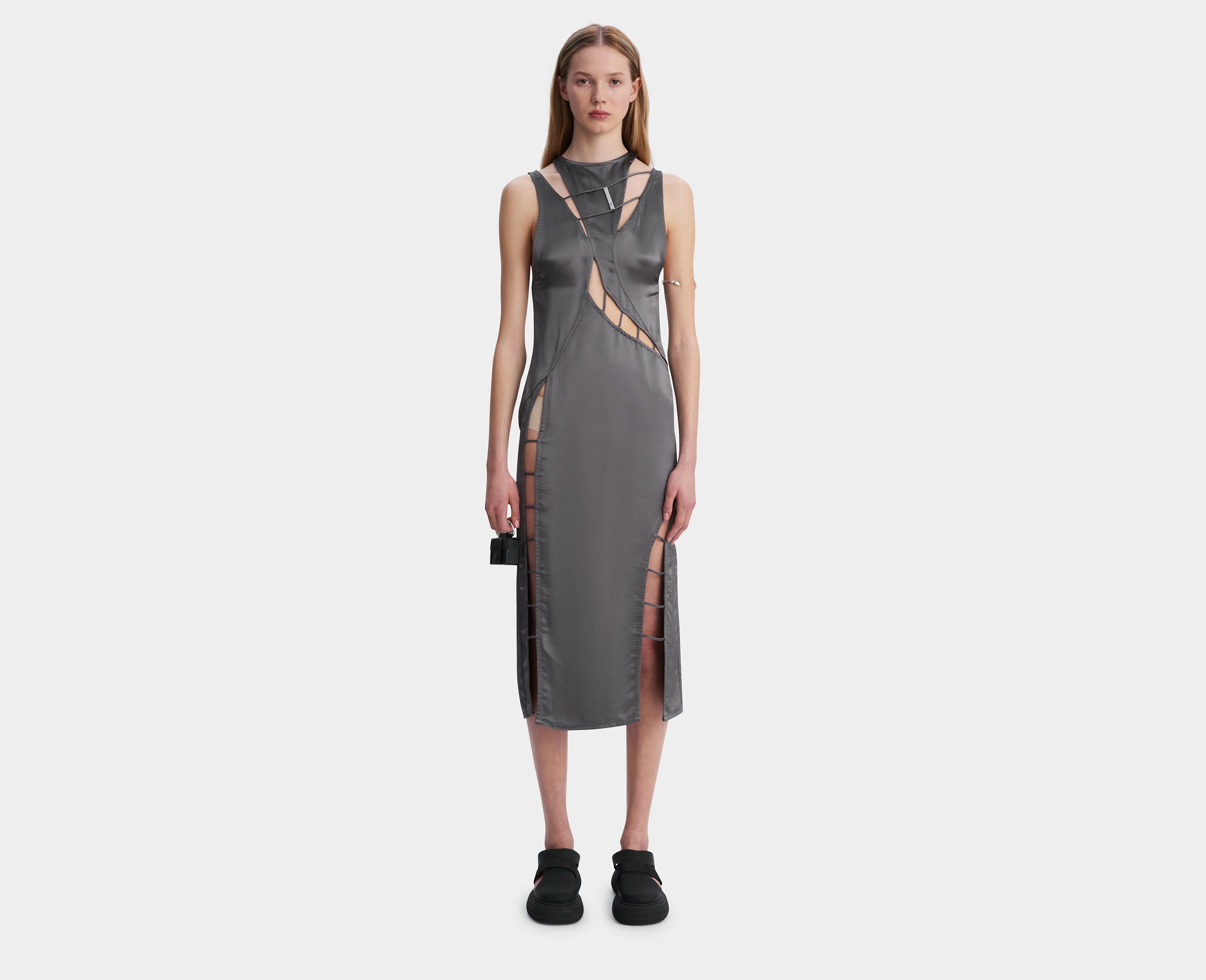 HE, product: CHORDATA DRESS (Fig. 2)