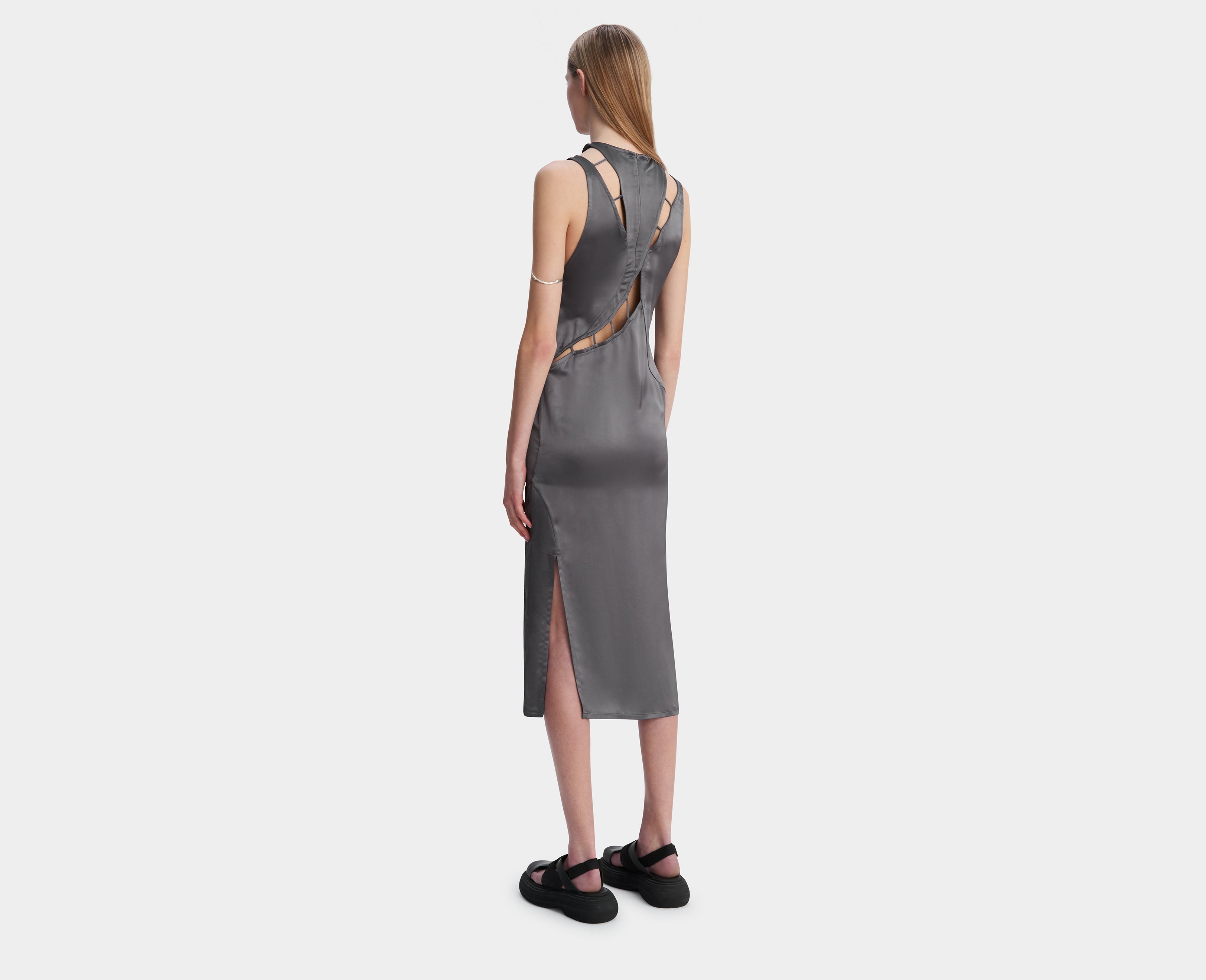 HE, product: CHORDATA DRESS (Fig. 4)