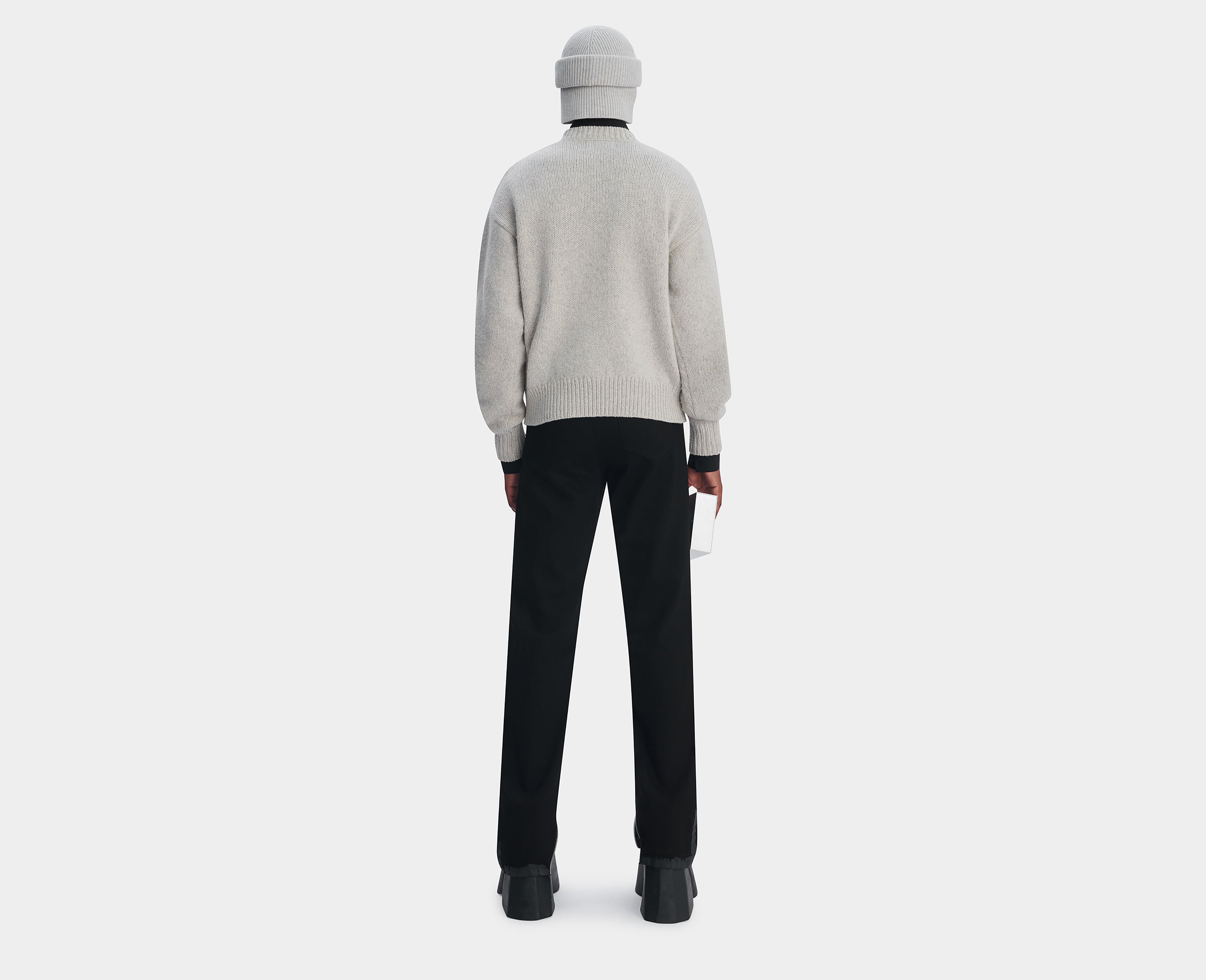 HE, product: SERENE CREWNECK (Fig. 3)