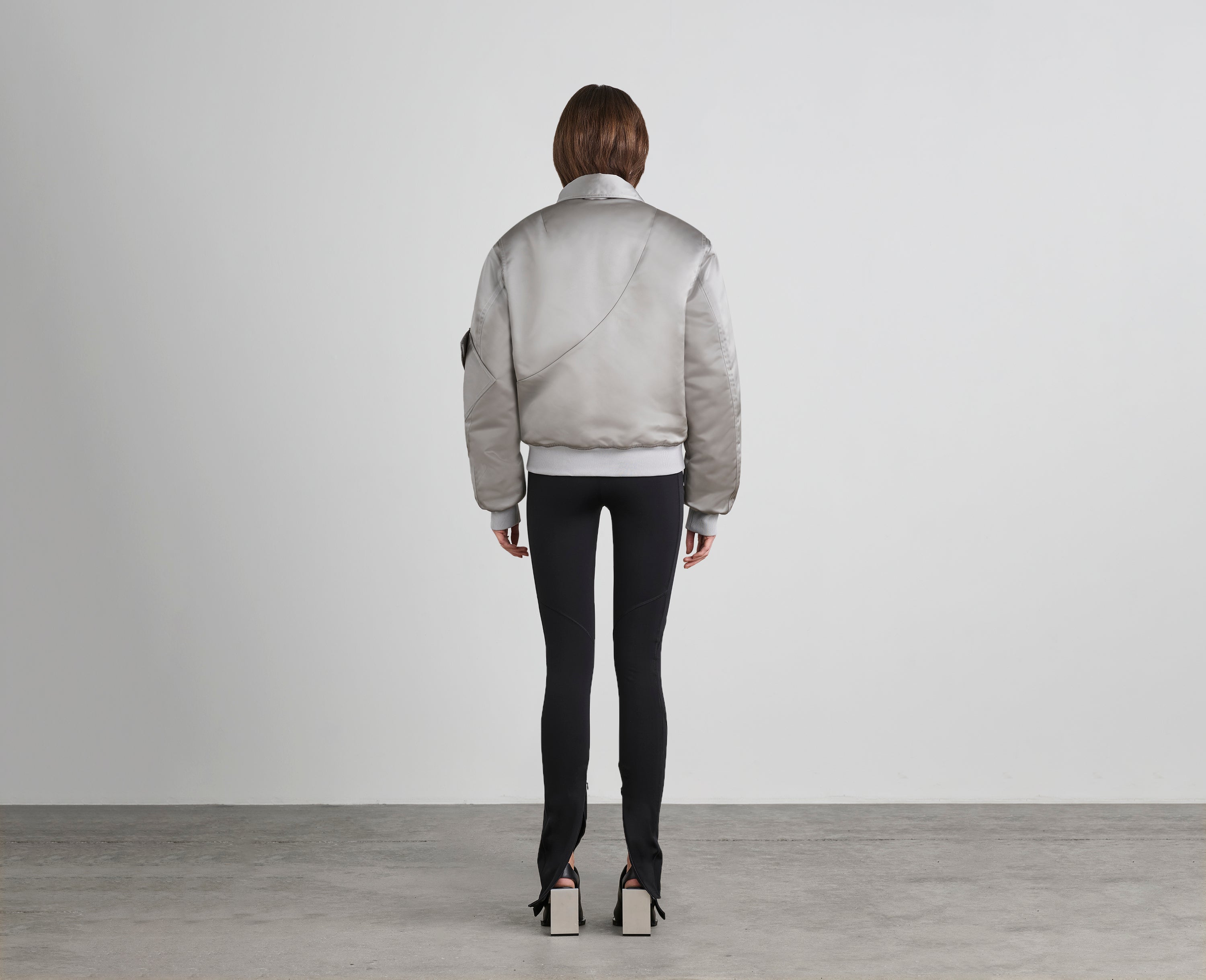 HE, product: BOMBERJACKE (Fig. 4)