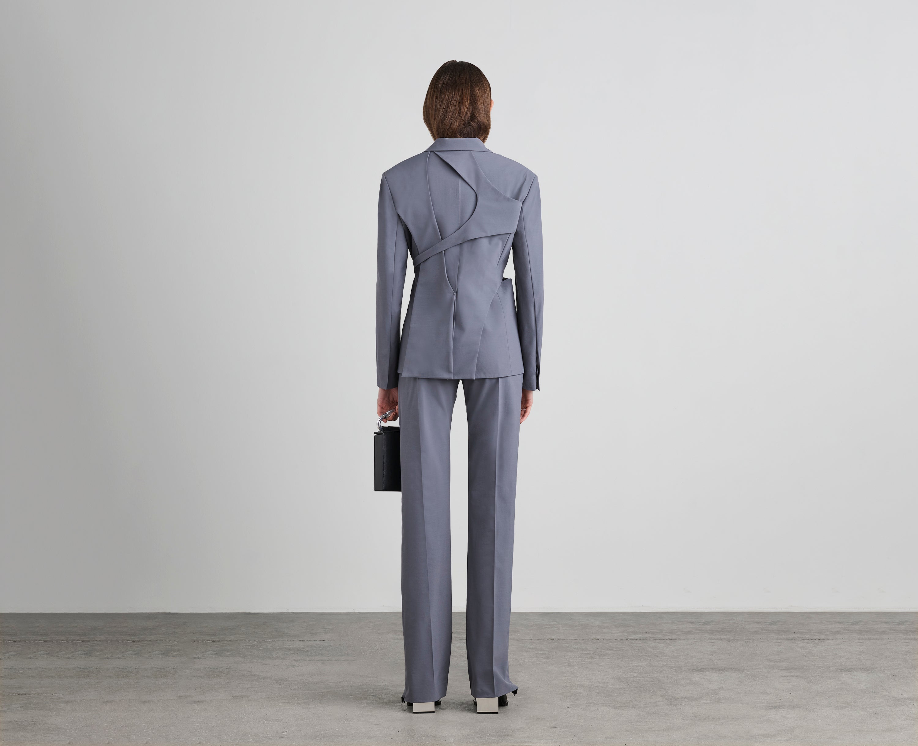 HE, product: Harness Blazer (Fig. 4)